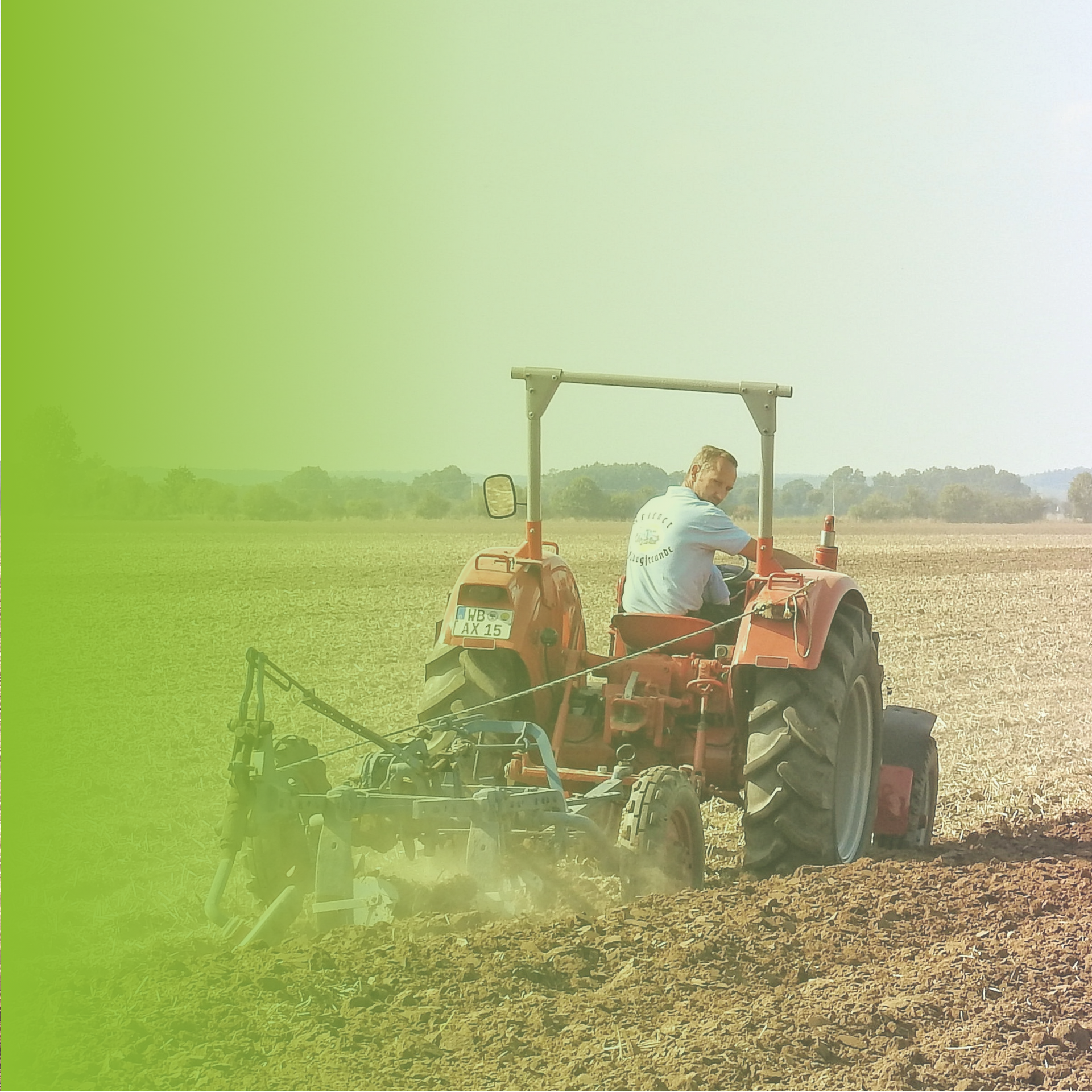 Photo de tracteur en action, accès à la page Équipement et matériel agricole