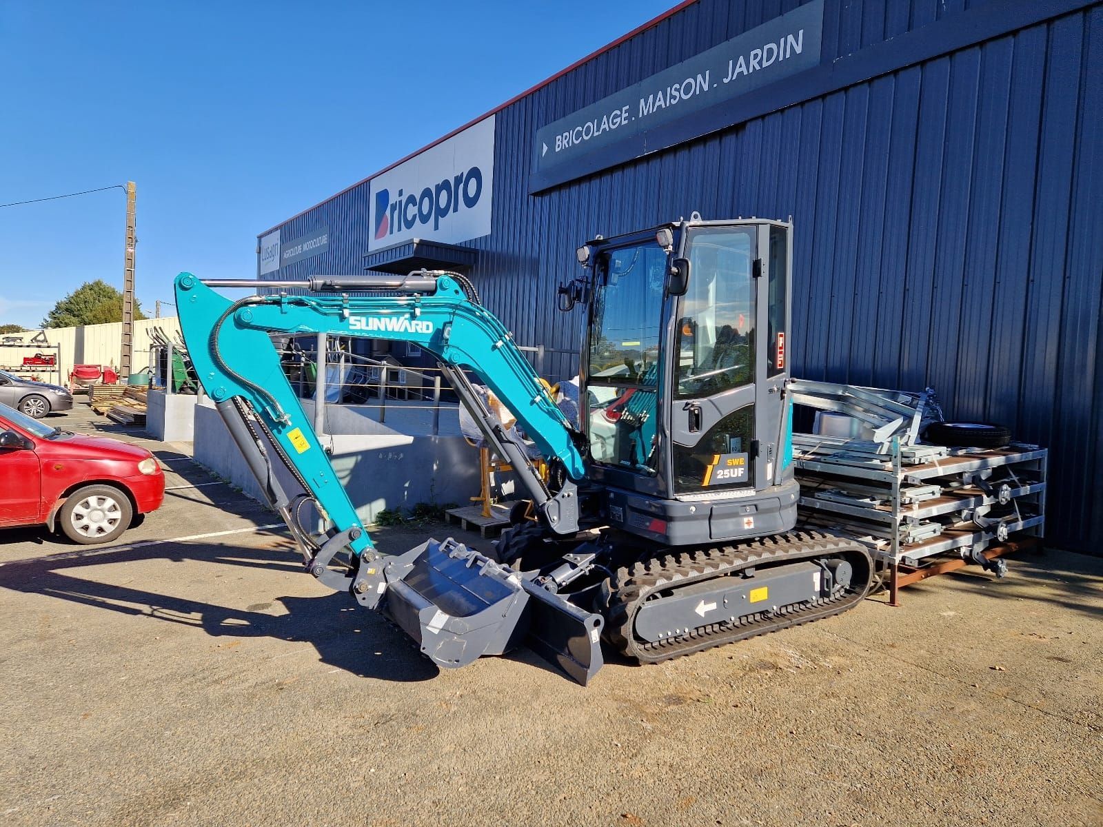 Façade Lusagri BRICOPRO Minipelle Sunward, accès à l'onglet Location