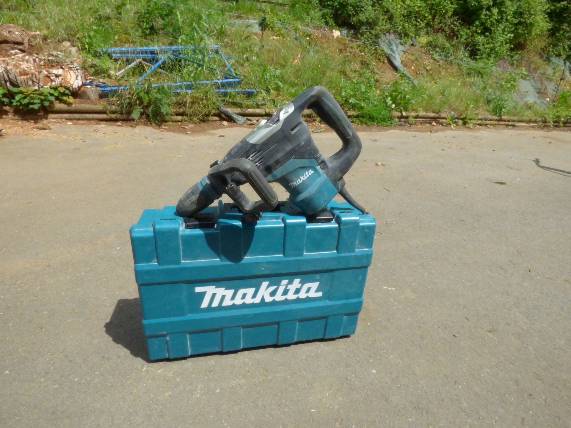 Perfo-burineur SDS max 6.3kg Makita Mèche béton 25, 32 et 40mm Burins pointe et large
