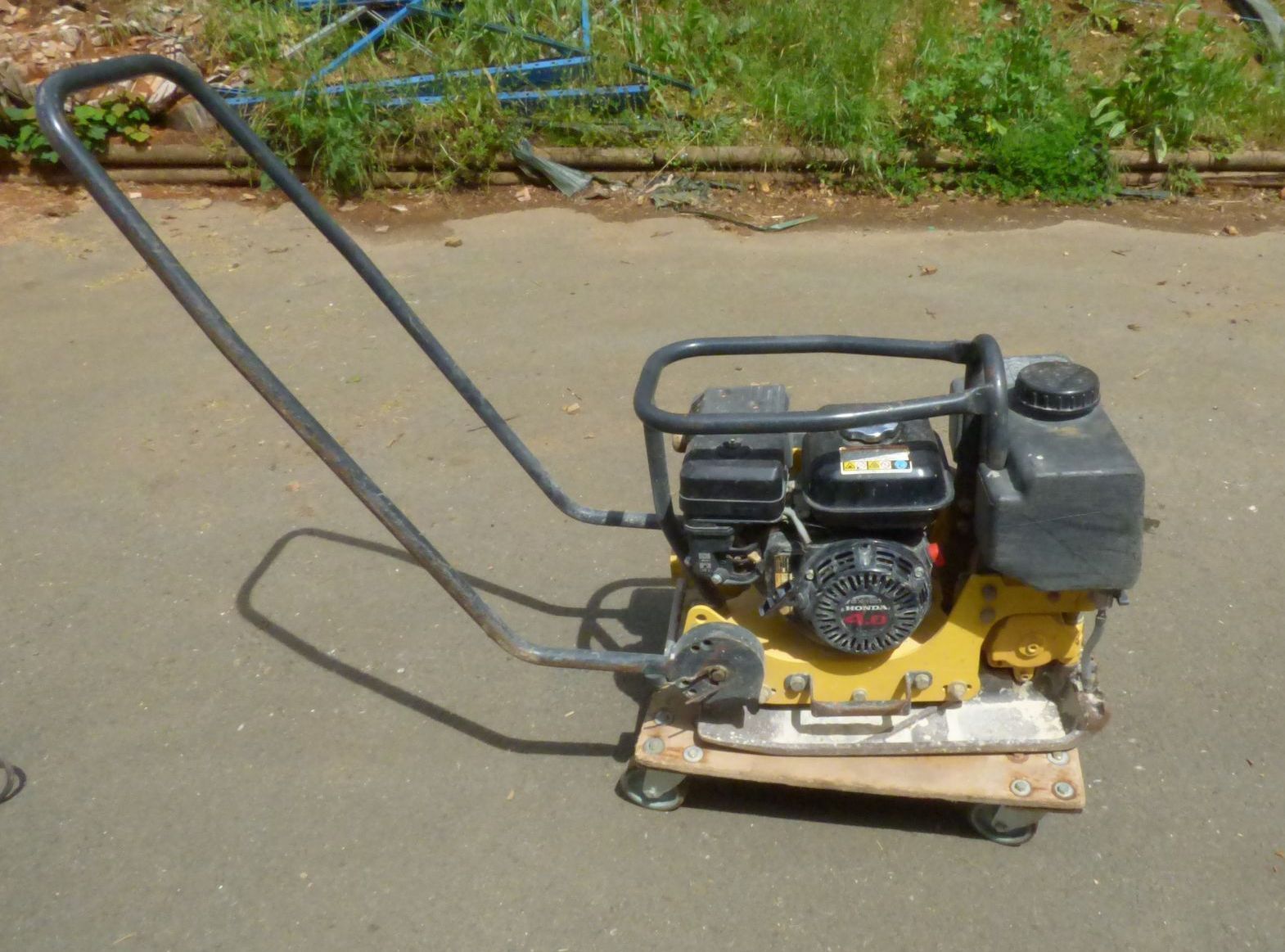 Plaque vibrante compactage Bomag 75kg