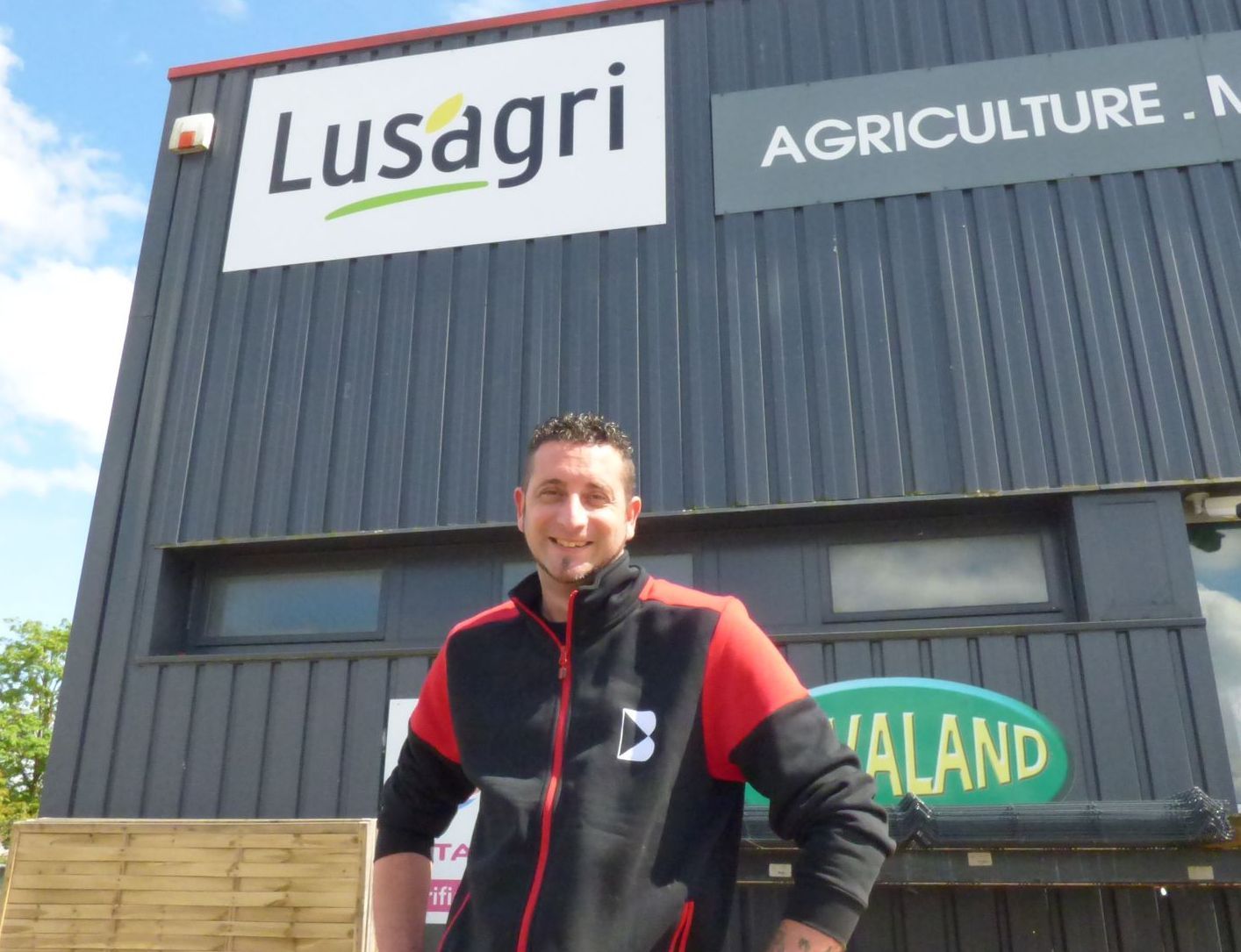 Photo de trombinoscope : Sébastien, Responsable des rayons peinture, droguerie, vidéosurveillance, chauffage/ventilation, 
jardin & agencements éxtérieurs