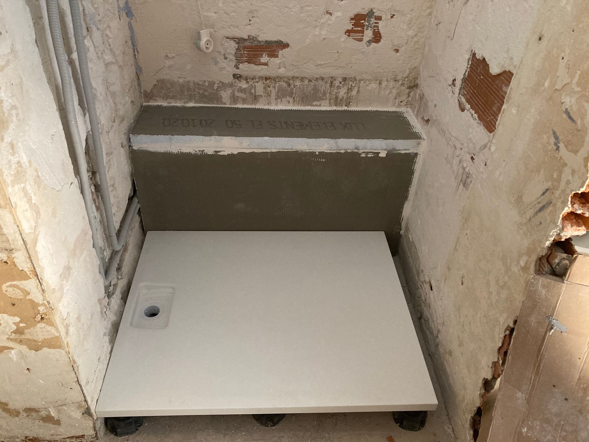 Un bac de douche neuf