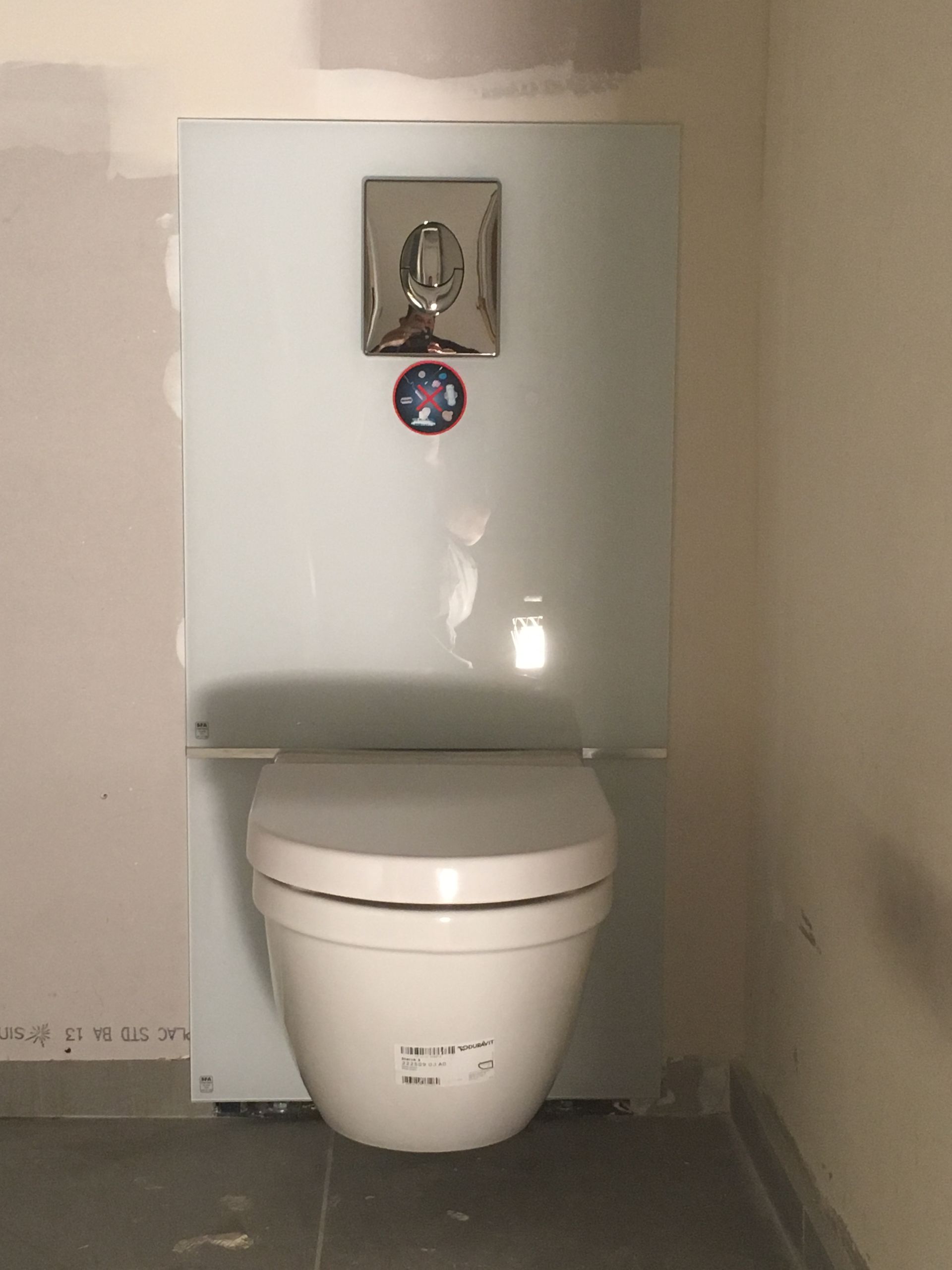 Des toilettes blancs