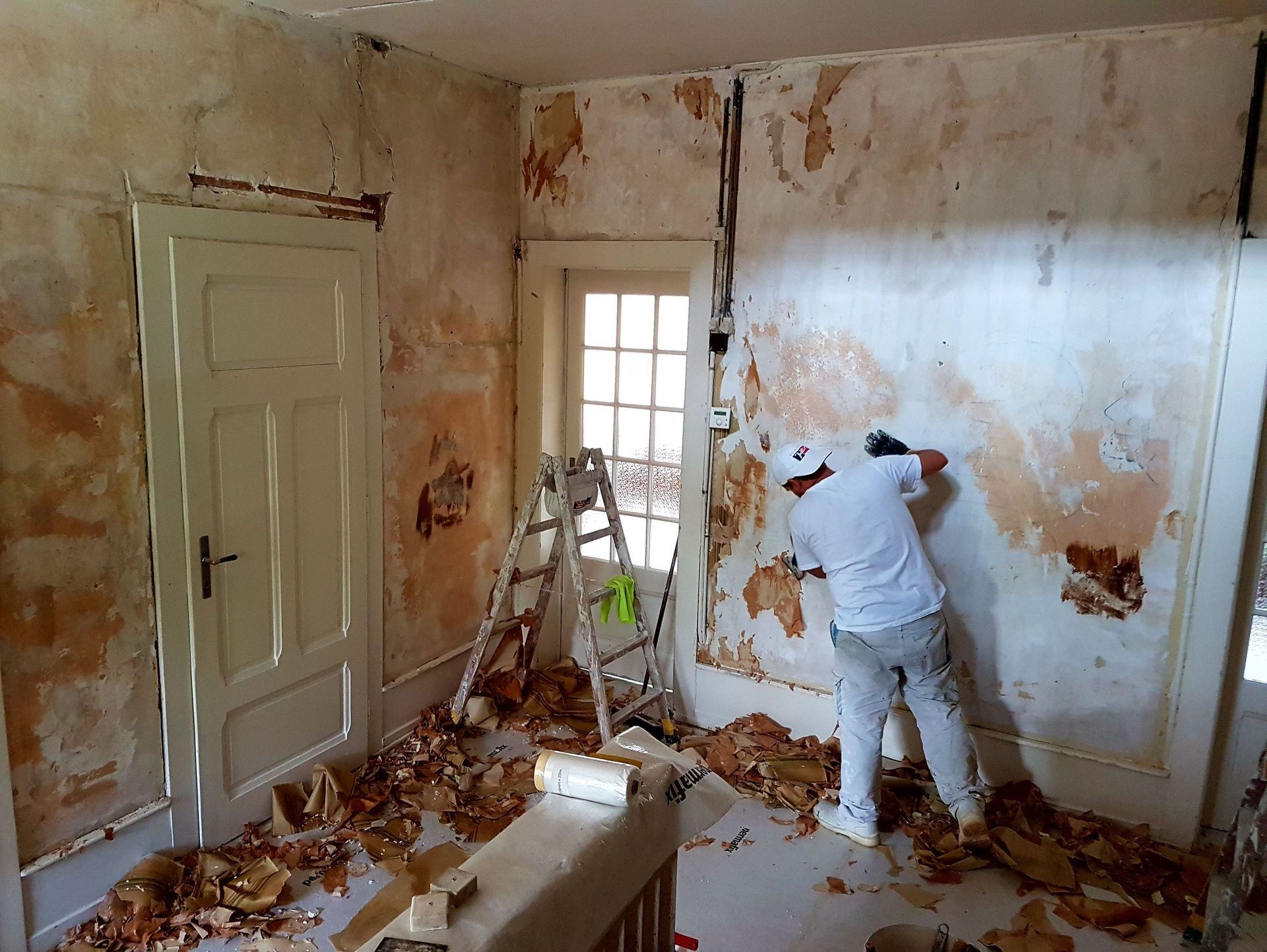 Arrachage de papier peint pour renovation - EL PINTOR