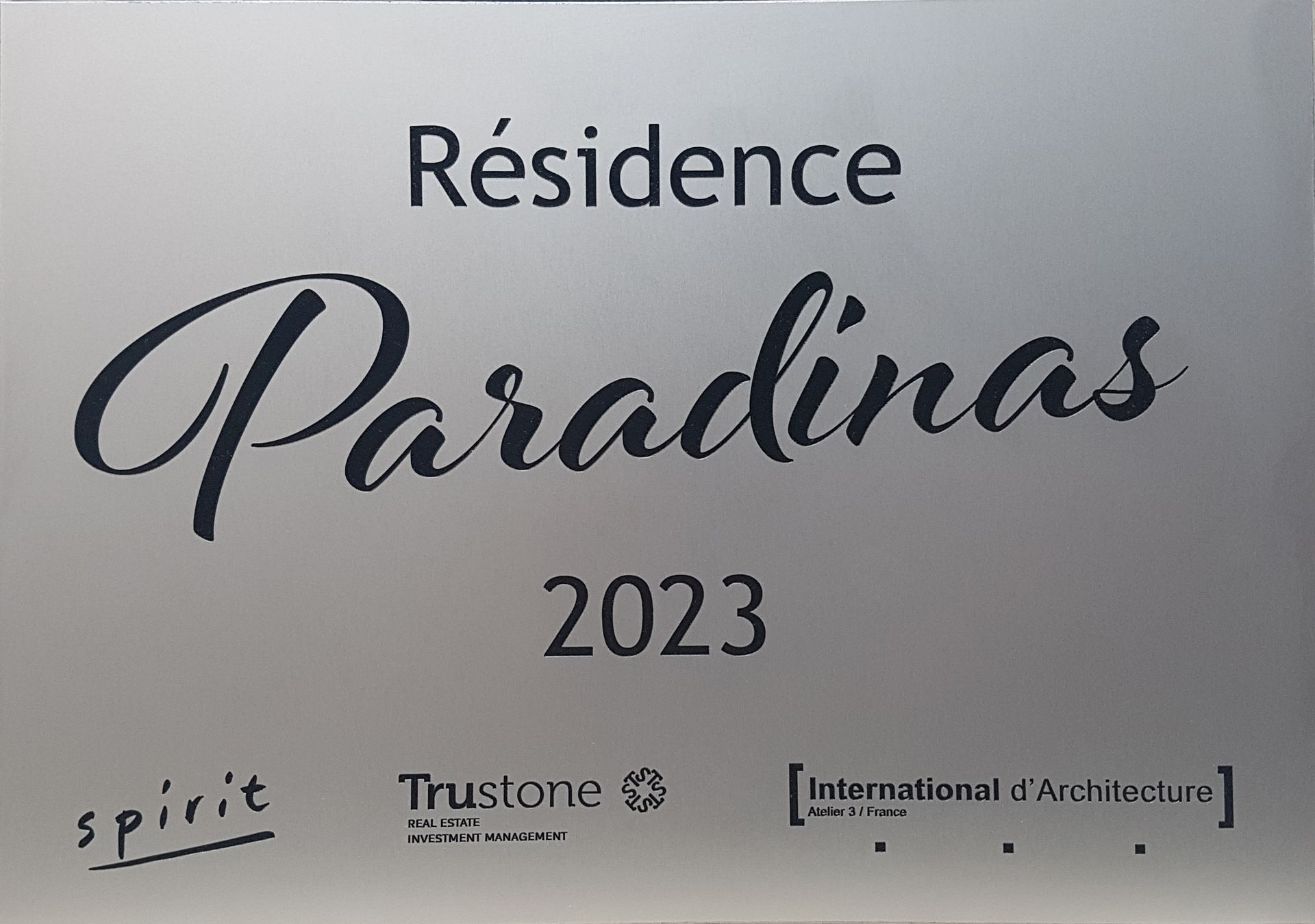 Plaque d'une résidence