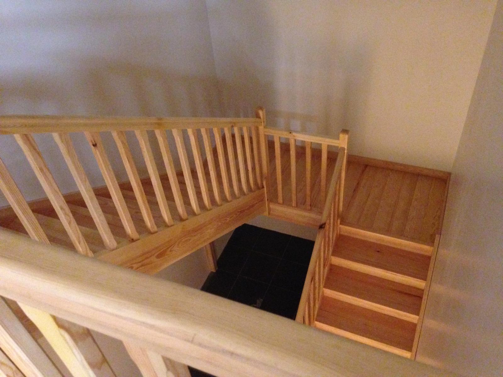 Escalier tournant en bois