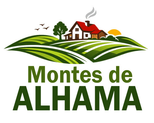 Logotipo con una casa y colinas verdes sobre el texto "Montes de ALHAMA" en verde oscuro.