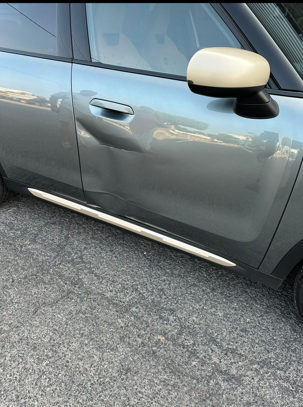 Carrosserie - aile avant de voiture abîmée