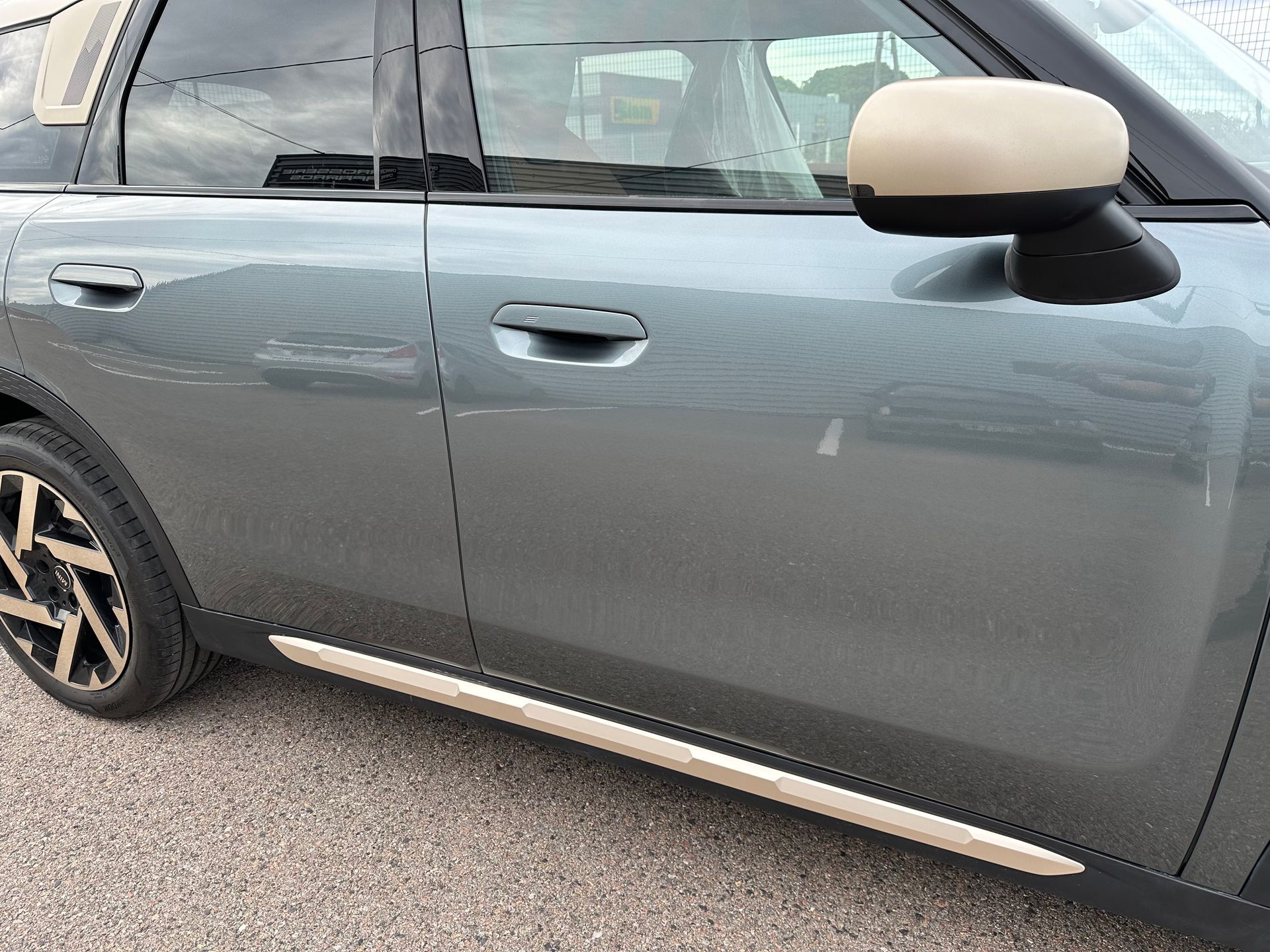 Carrosserie - aile avant de voiture réparée