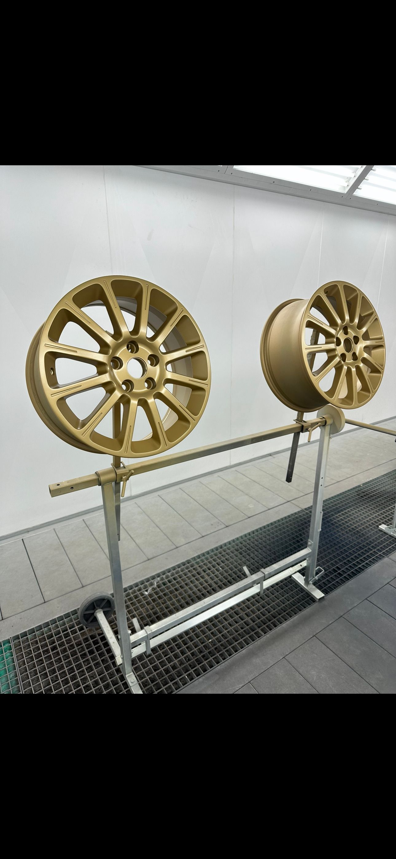 Jantes dorées peintes en cabine