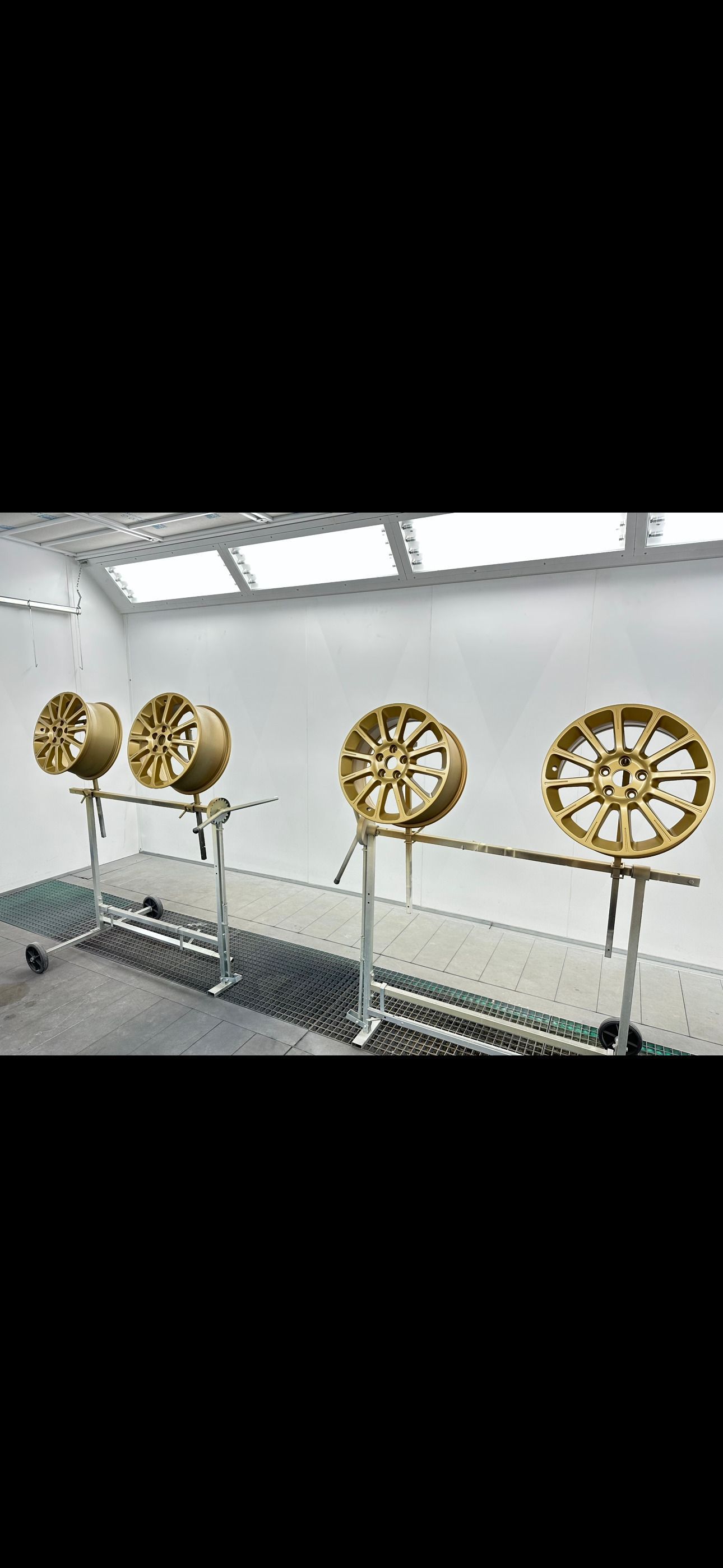 4 jantes dorées peintes en cabine