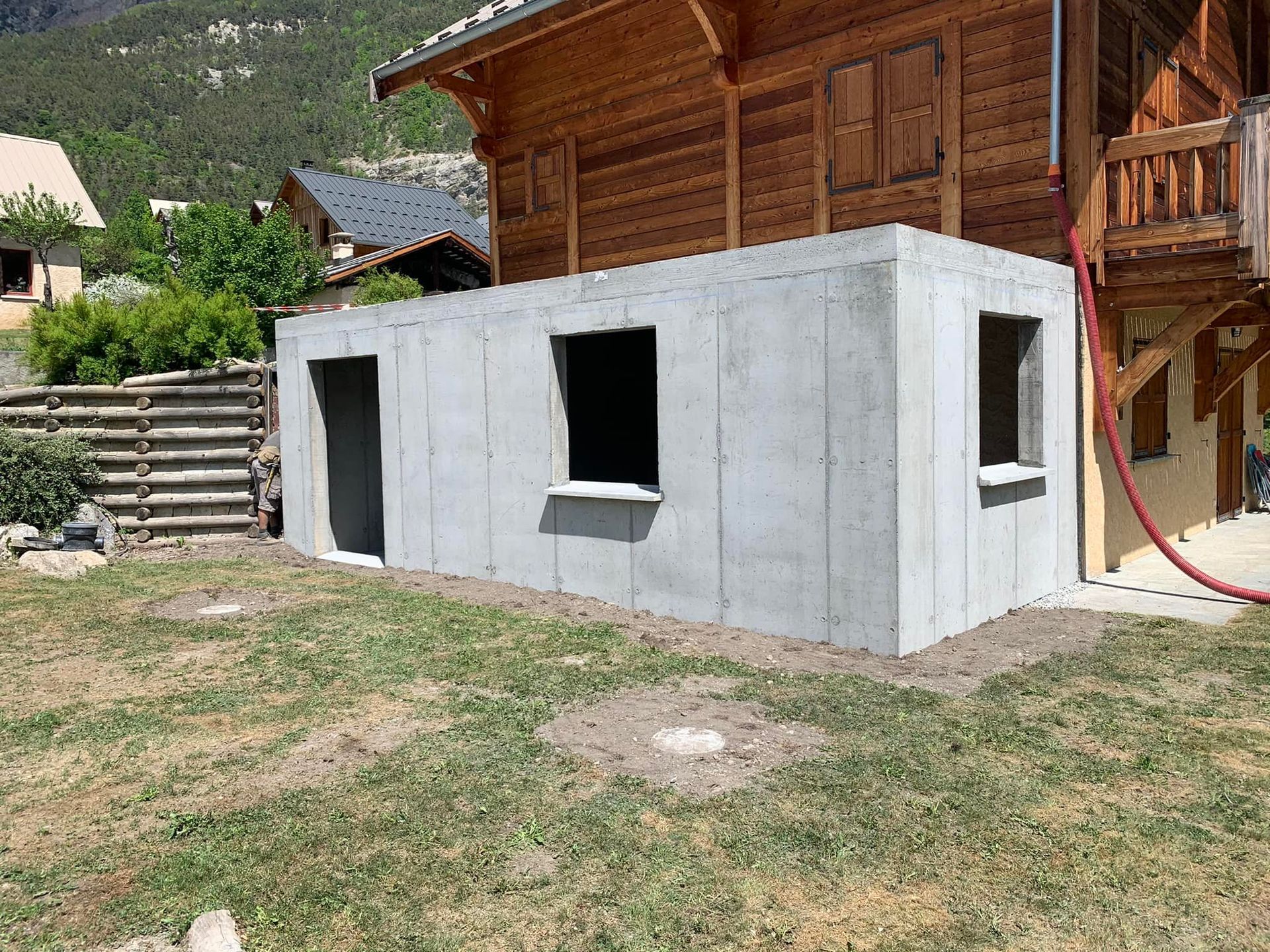 Une extension en travaux d'une maison.