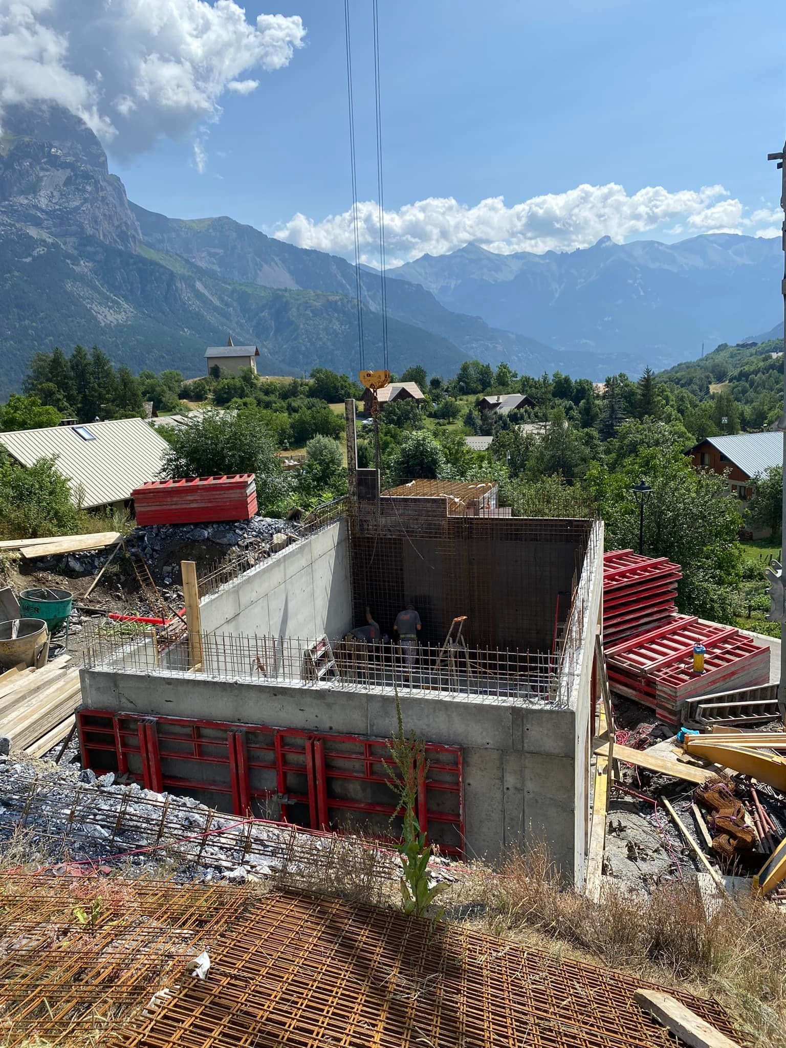Travaux de fondations d'une maison.