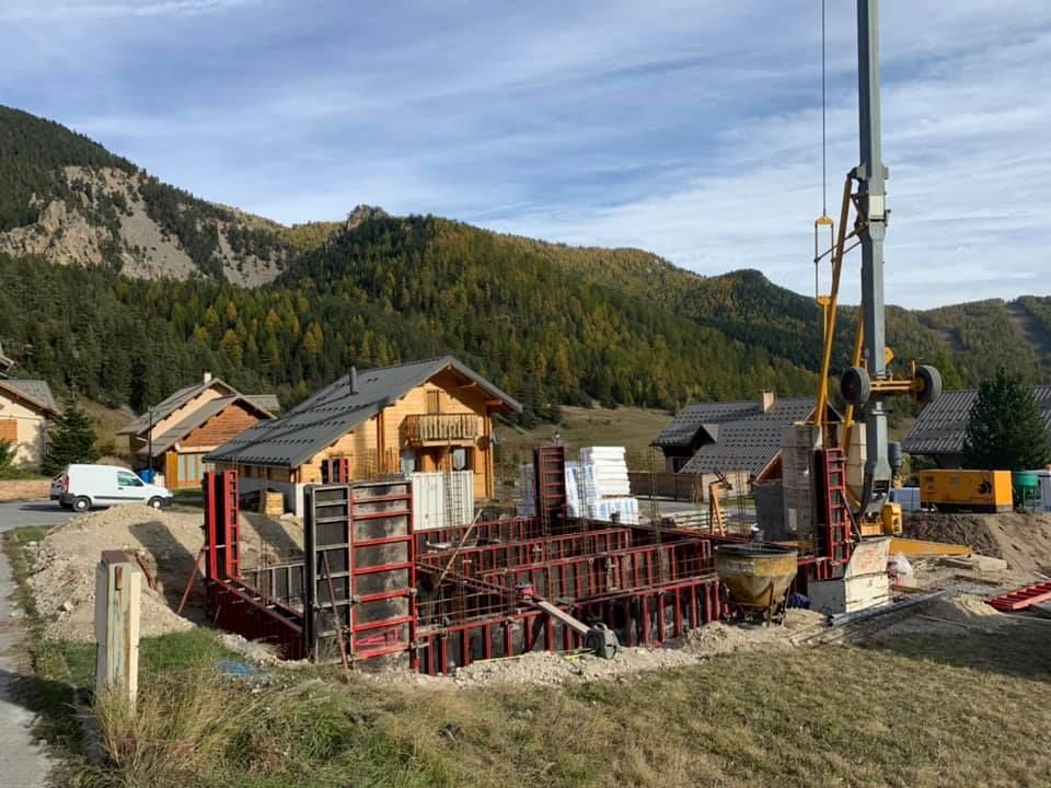 Chantier d'une maison en construction.