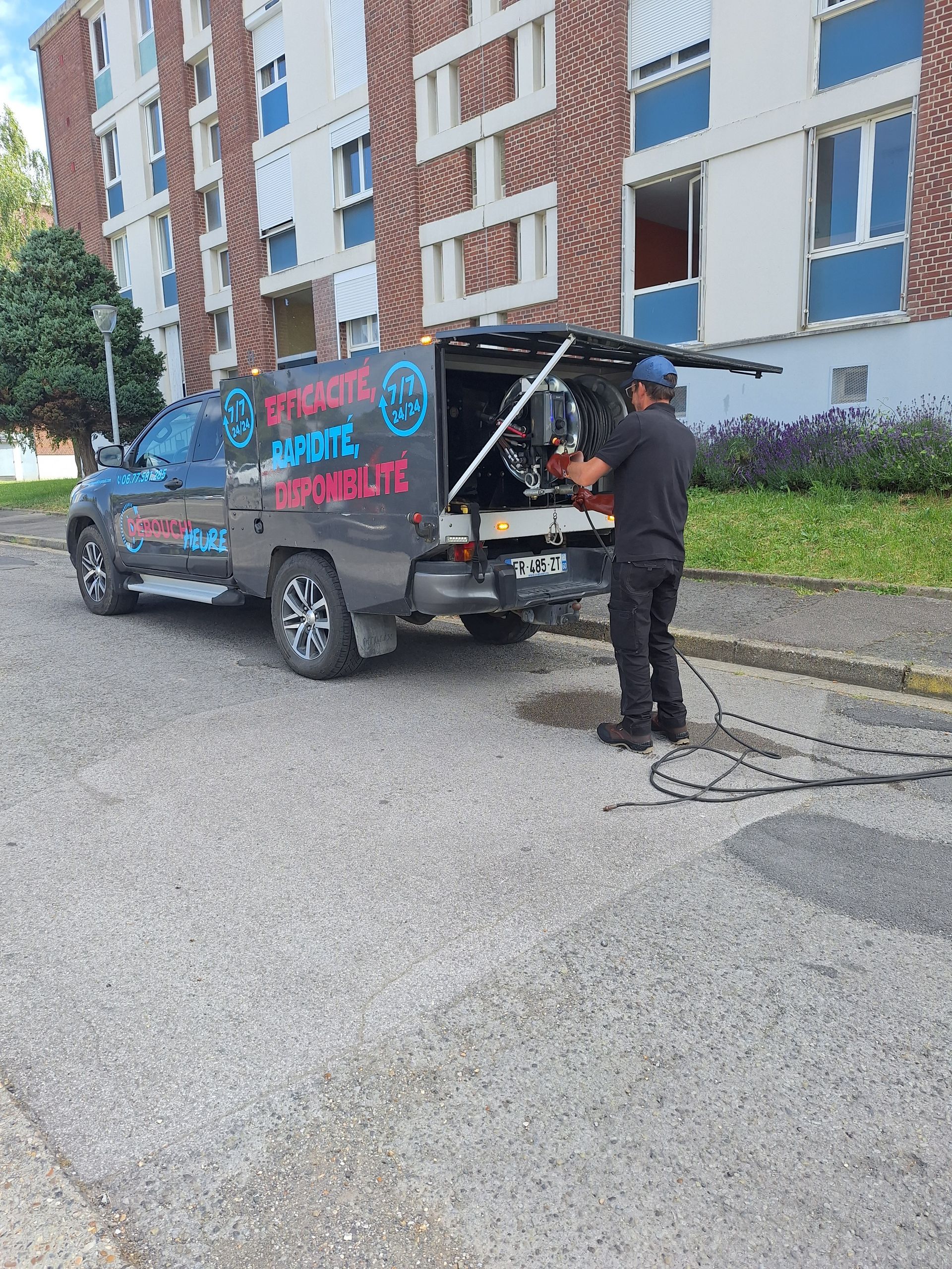 Préparation du véhicule pour réaliser un débouchage pas l'extérieur