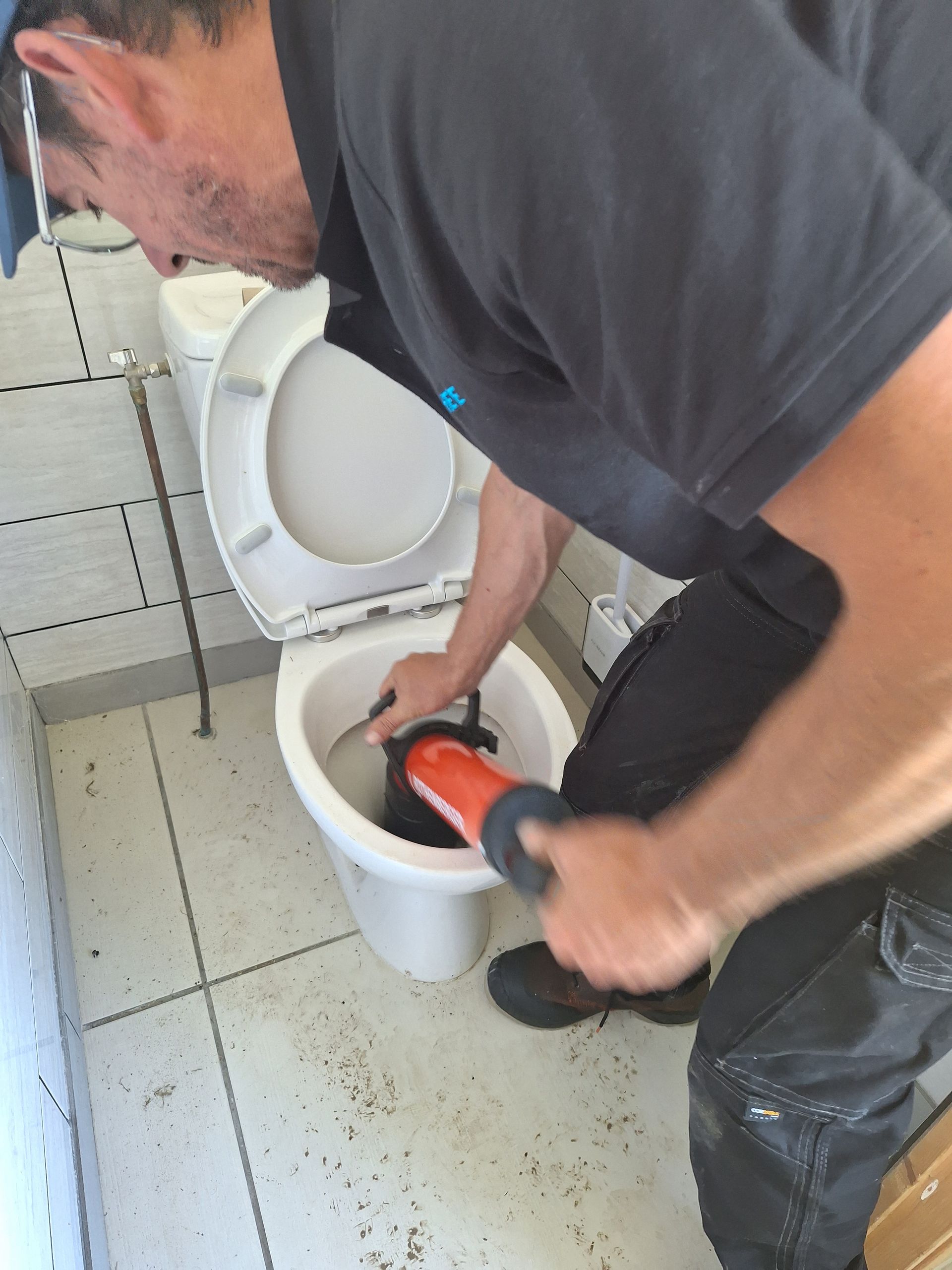 Débouchage d'urgence des toilettes