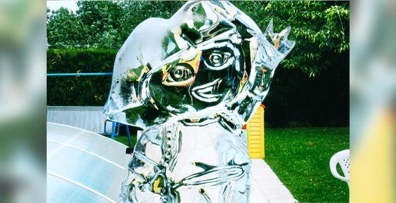 Sculpture de Dora l'exploratrice en glace