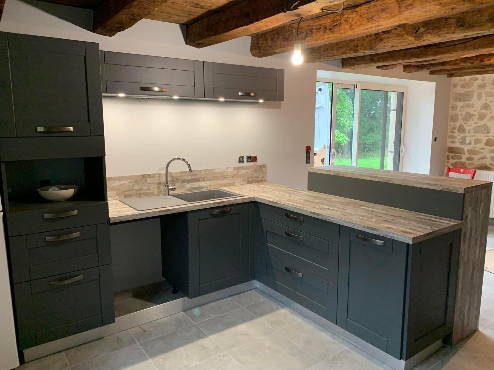 Cuisine équipée et son bar