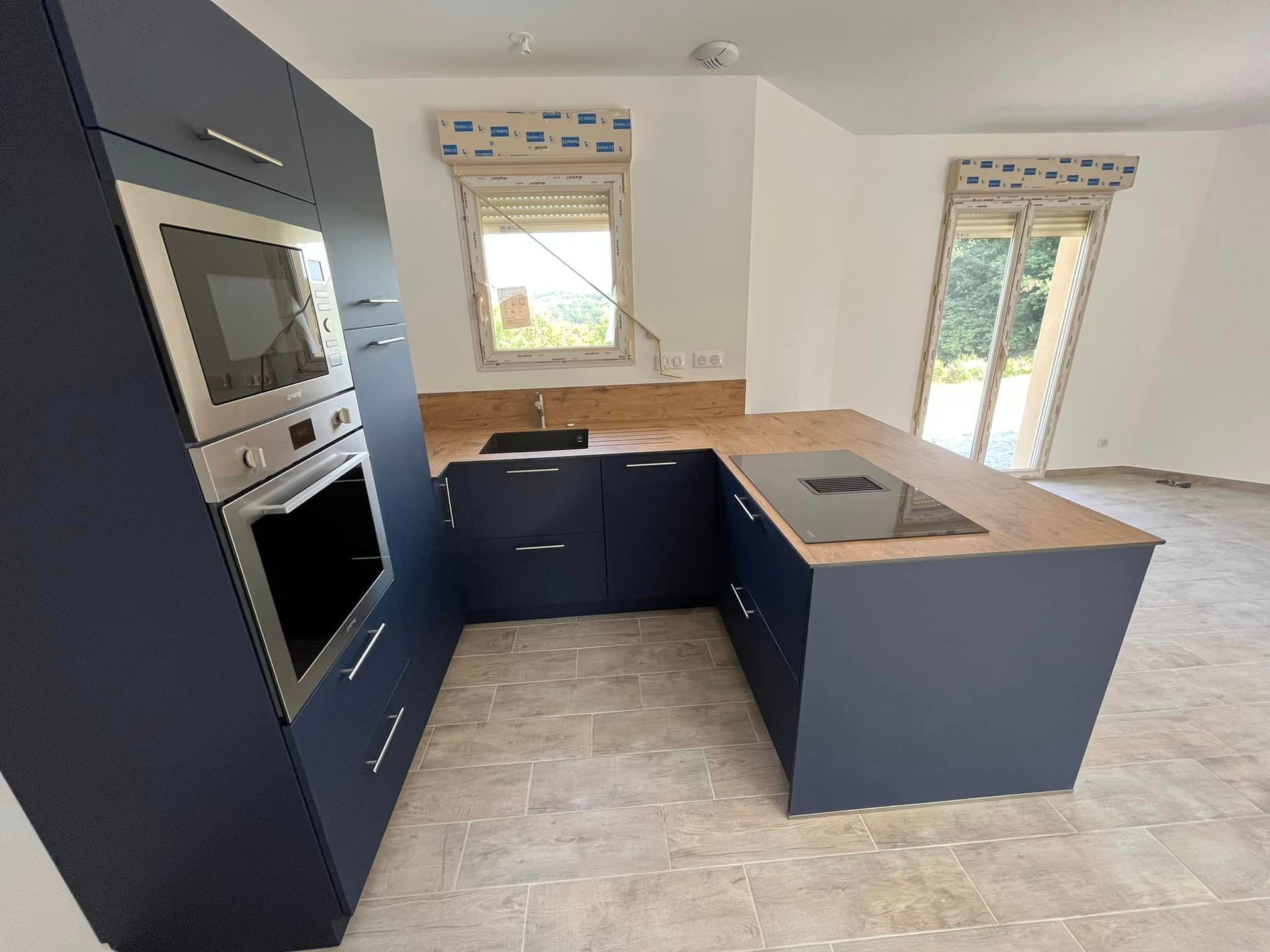 Cuisine équipée bleue