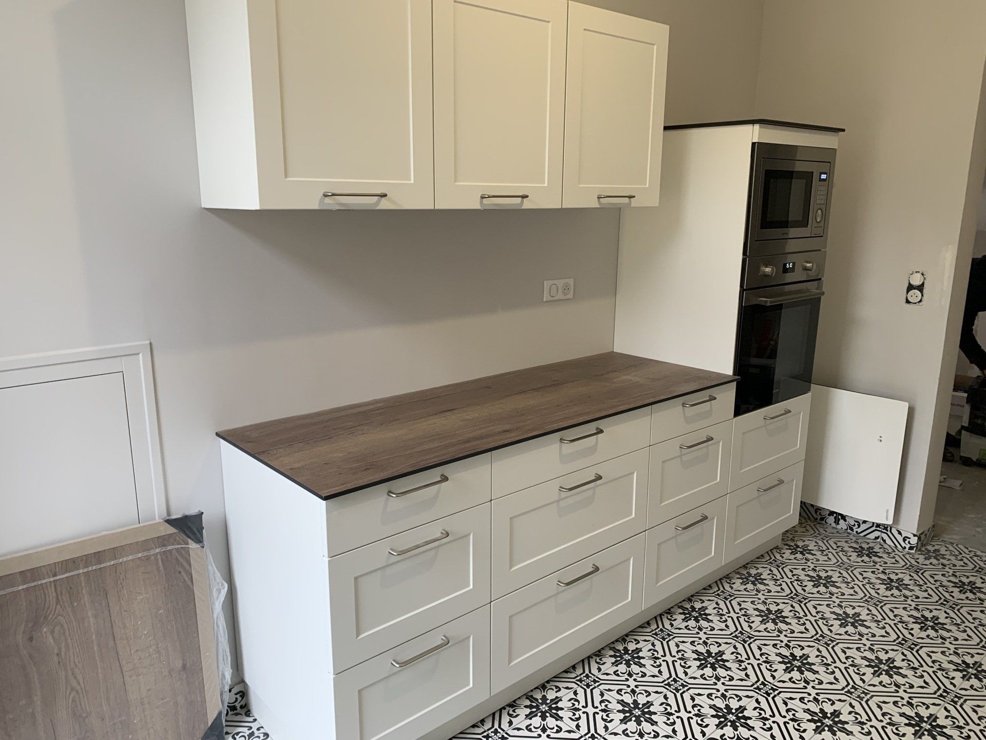 Cuisine vintage avec carrelage au sol