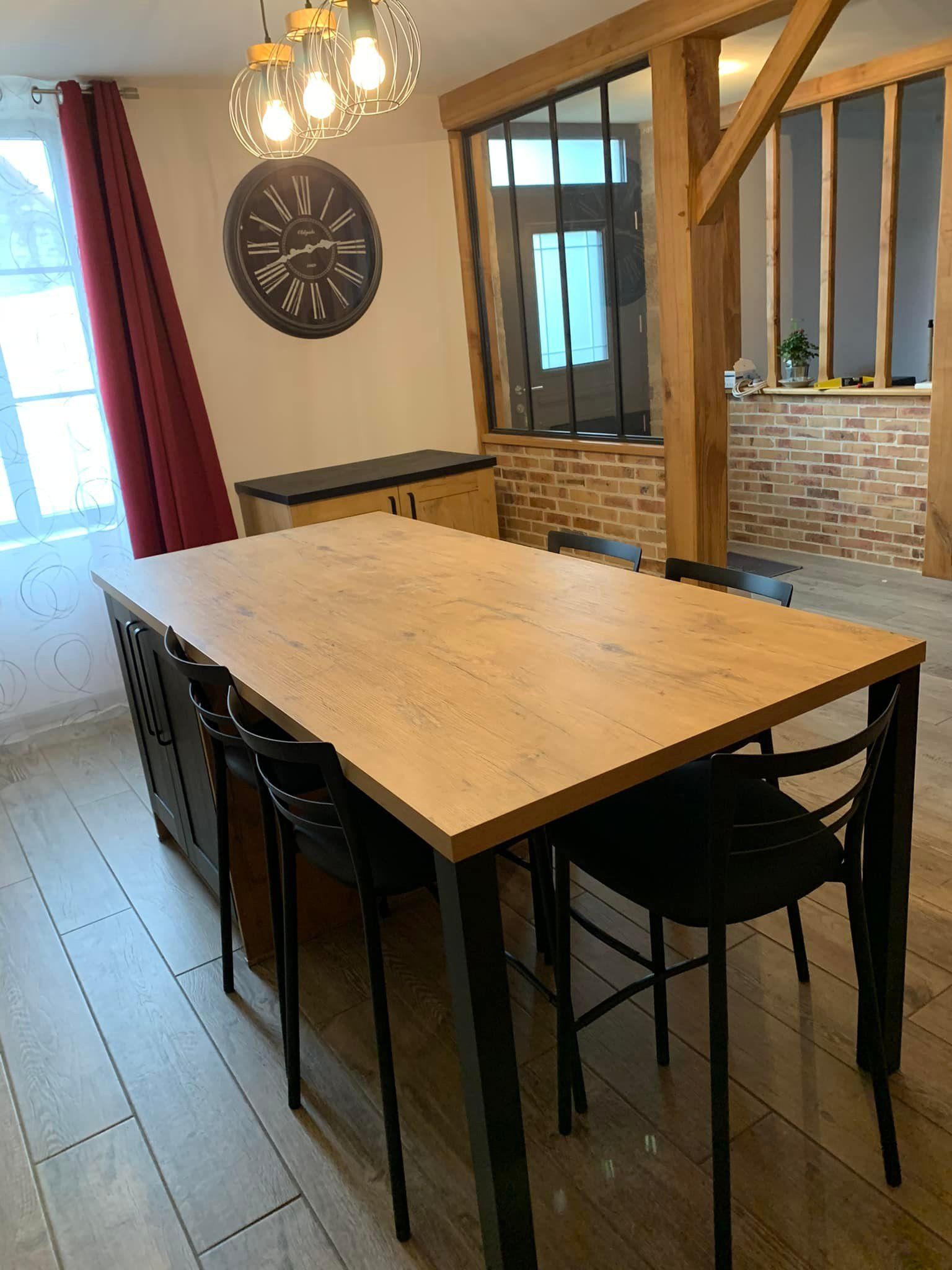 Table de cuisine dans un style industriel