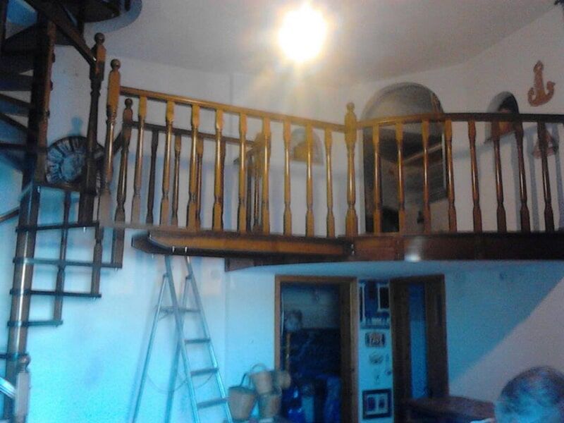 Στρογγυλές ξύλινες σκάλες