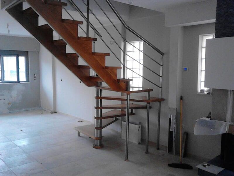 Ξύλινες Σκάλες, Κατευθύνσεως