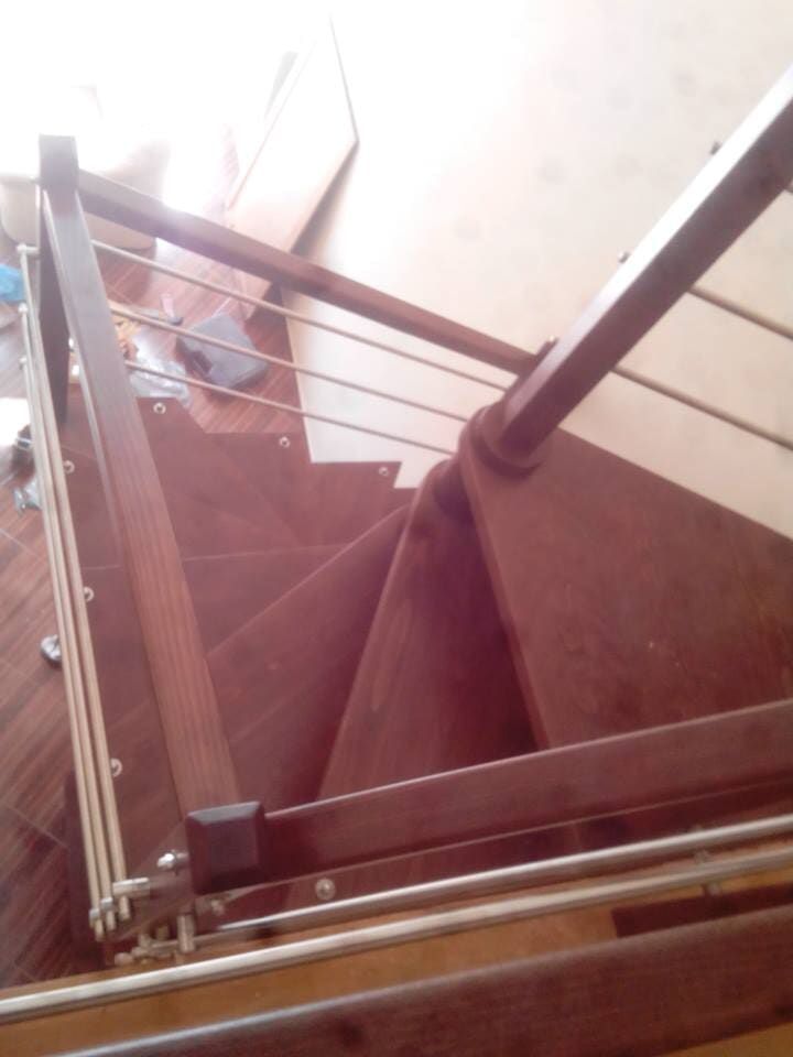 Ξύλινες Σκάλες, Τετράγωνες