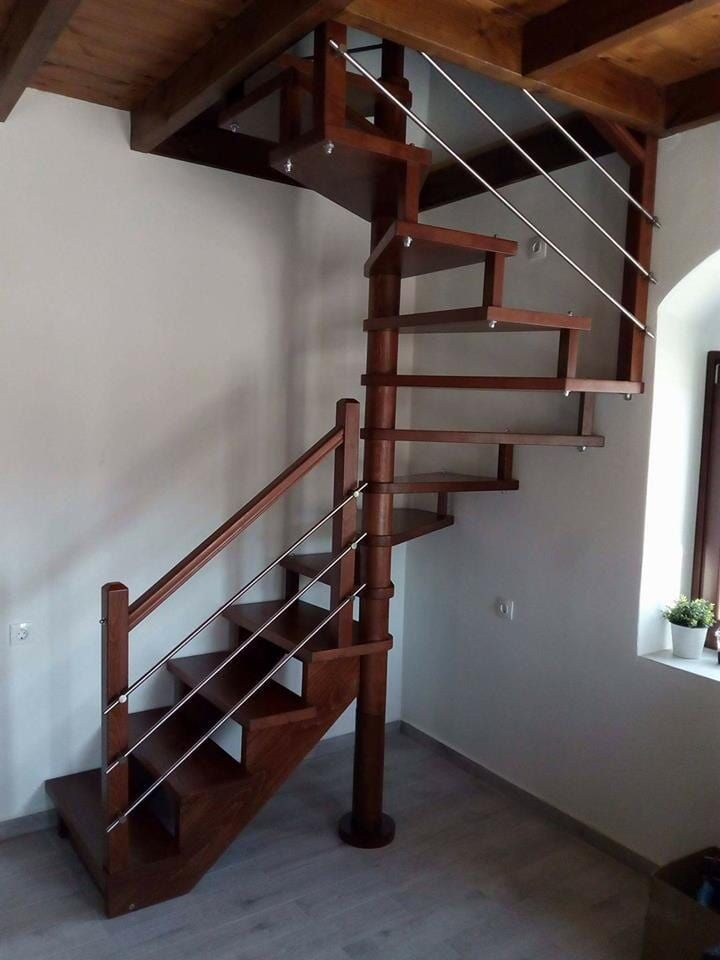 Ξύλινες Σκάλες, Τετράγωνες