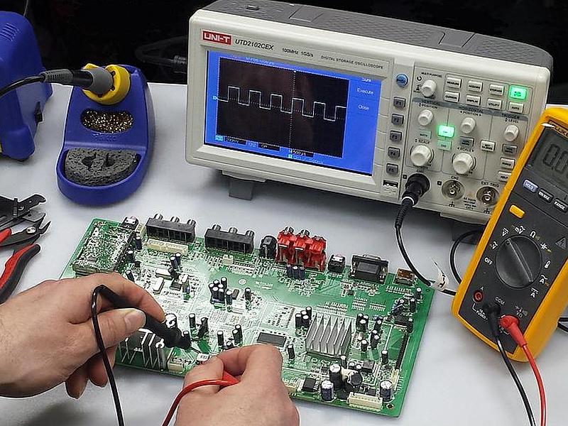 Maintenance petit électronique