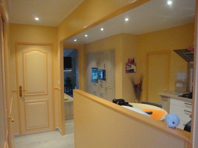 Salle de bains jaune