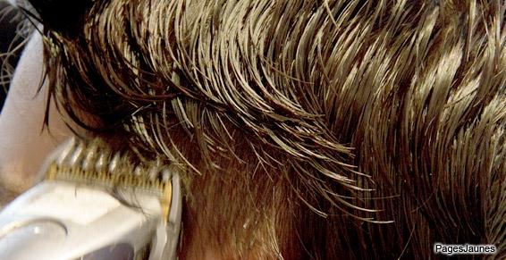Coupe de cheveux  en dégradée au rasoir électrique pour hommes