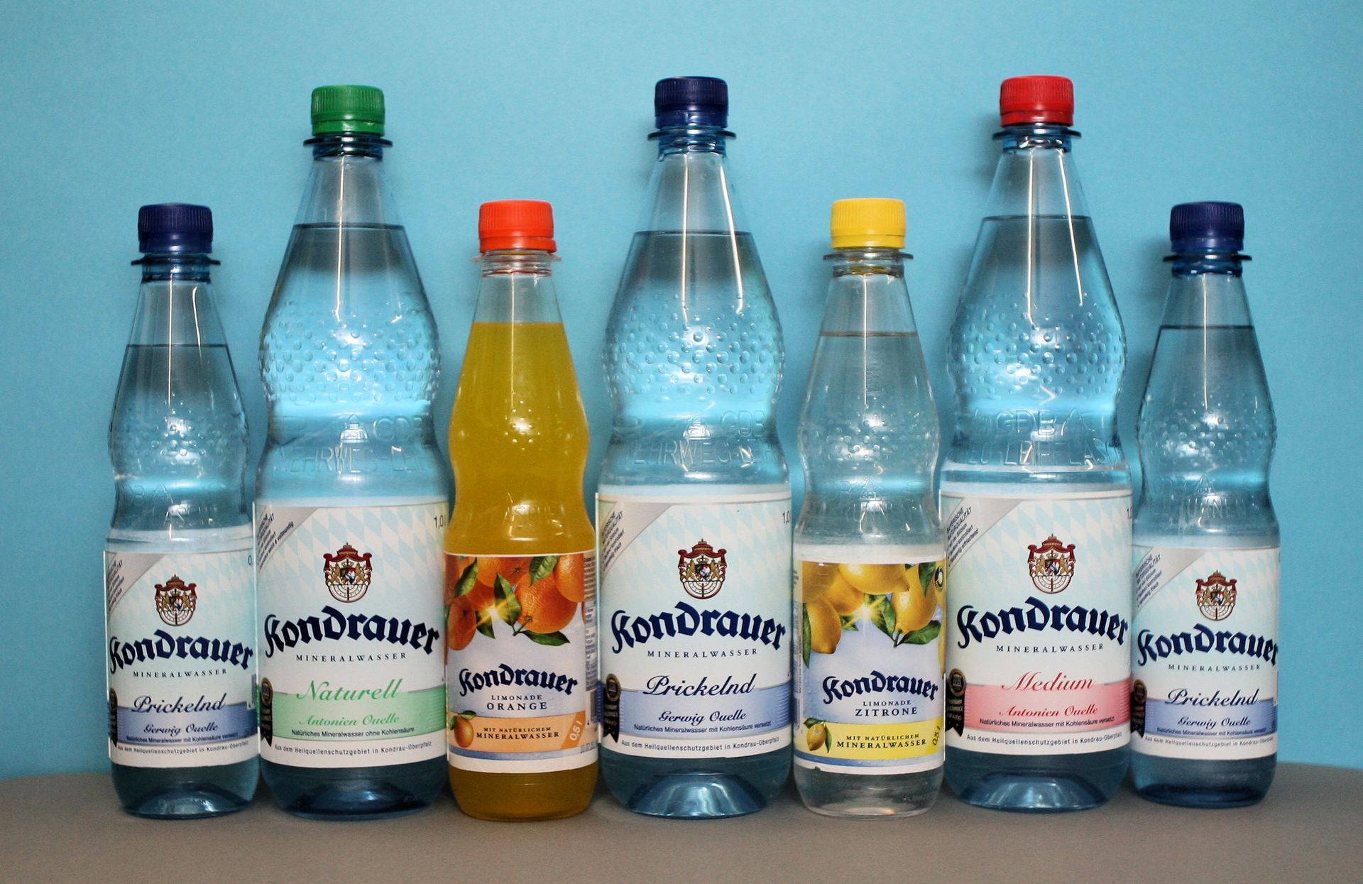 Wasserflaschen und Sprudelflaschen