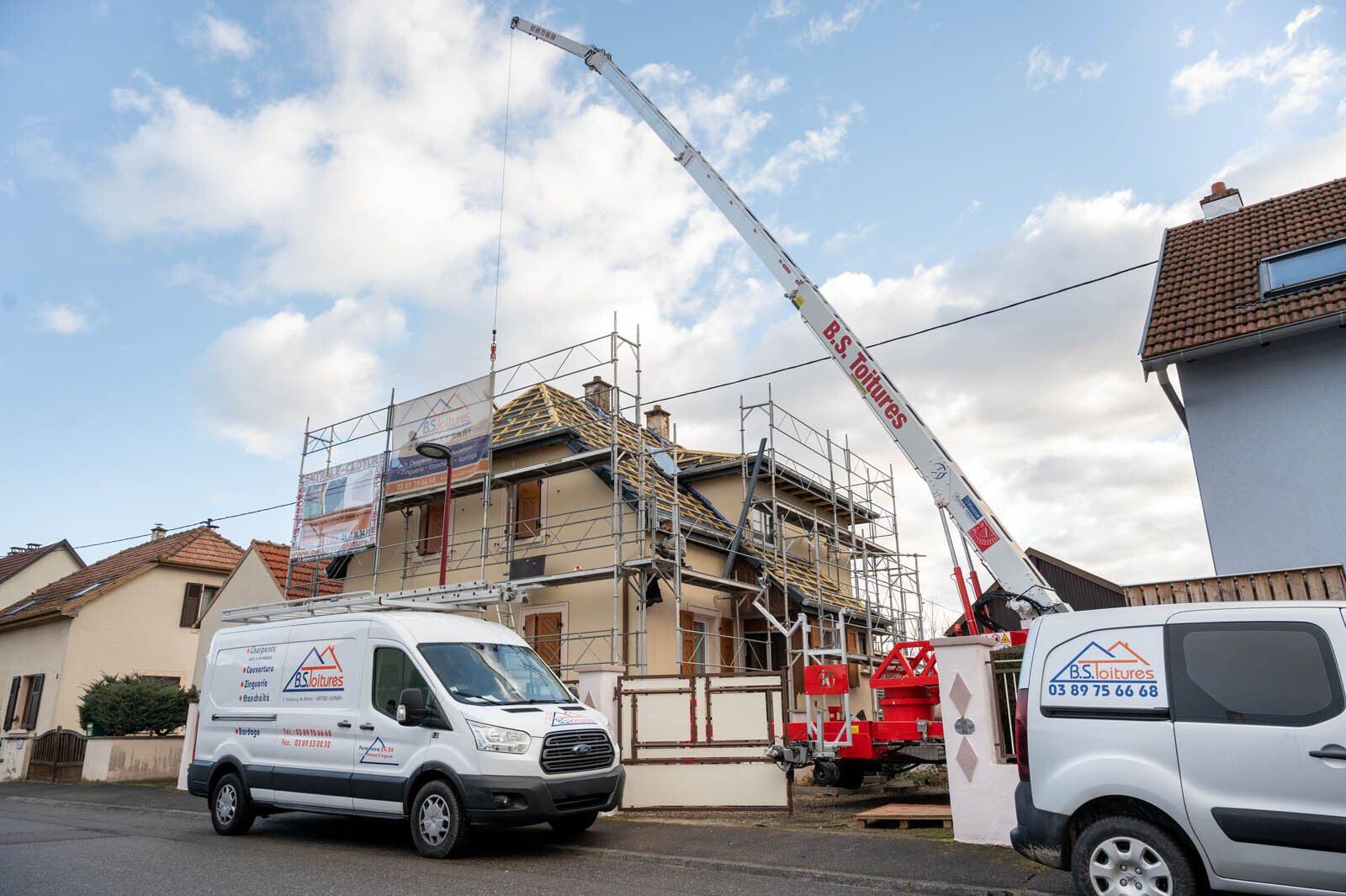 Zone de reconstruction d'une toiture par l'entreprise BS Toitures