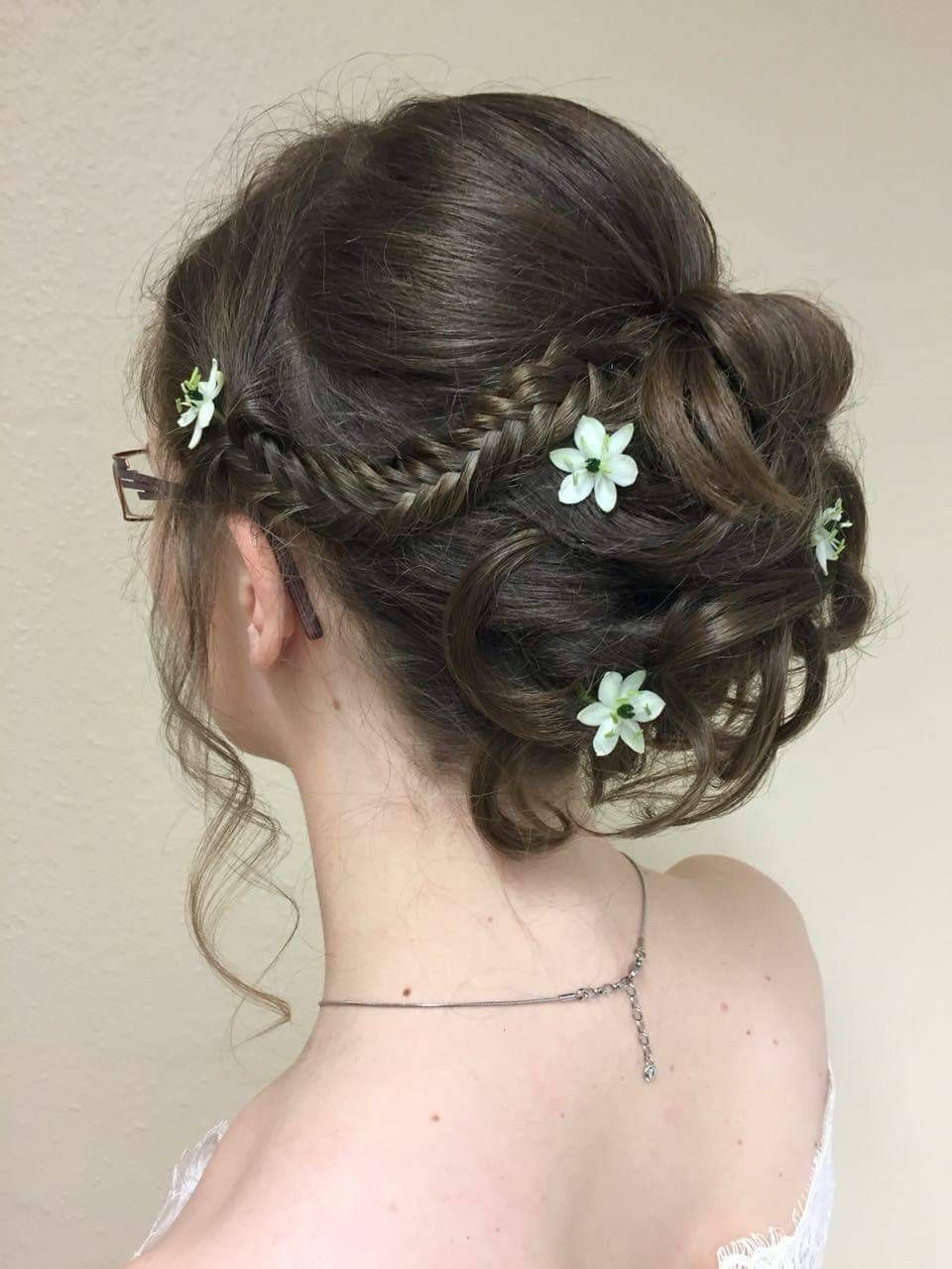 Ma Griffe Friseure Frau mit Brautfrisur