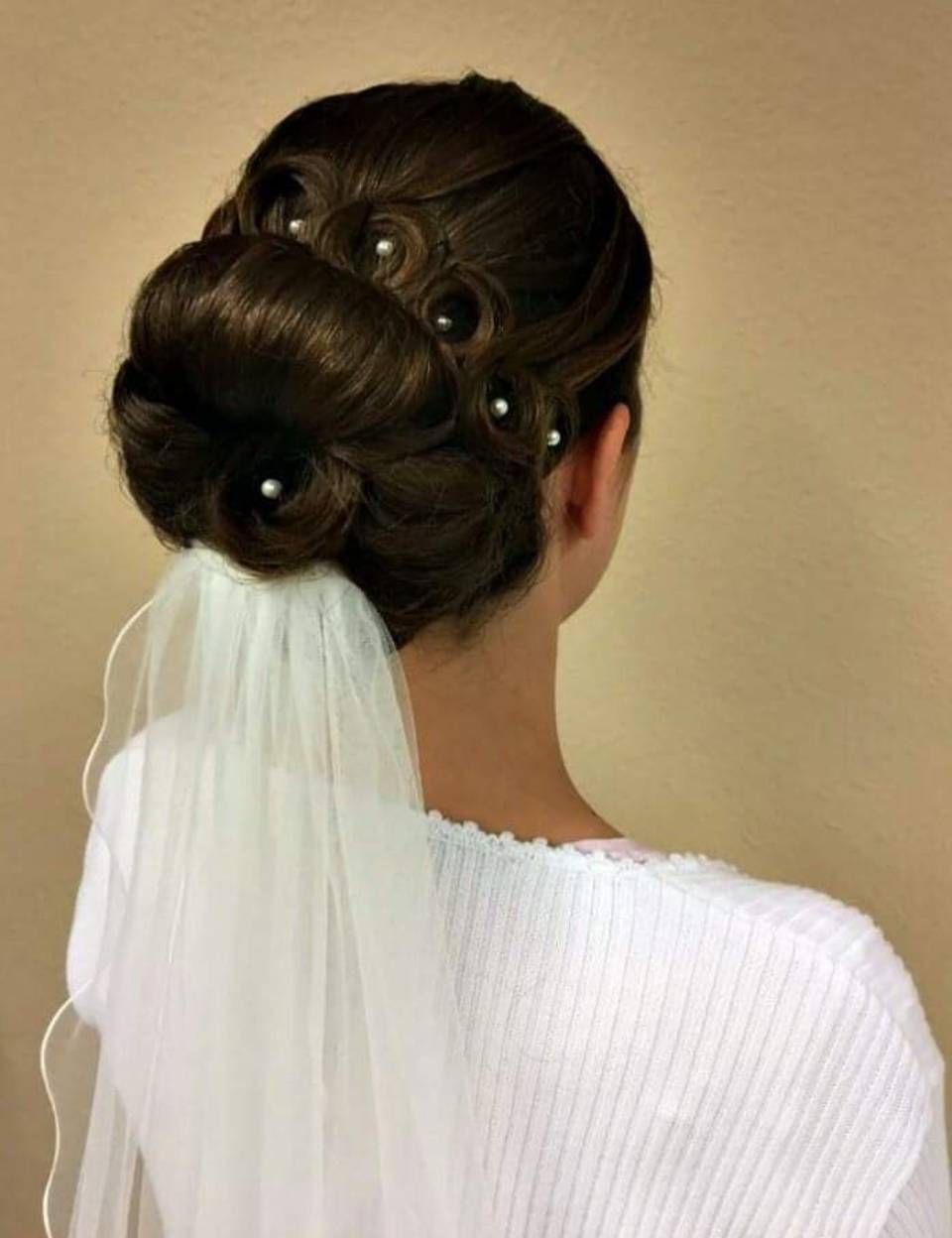 Ma Griffe Friseure Frau mit Brautfrisur