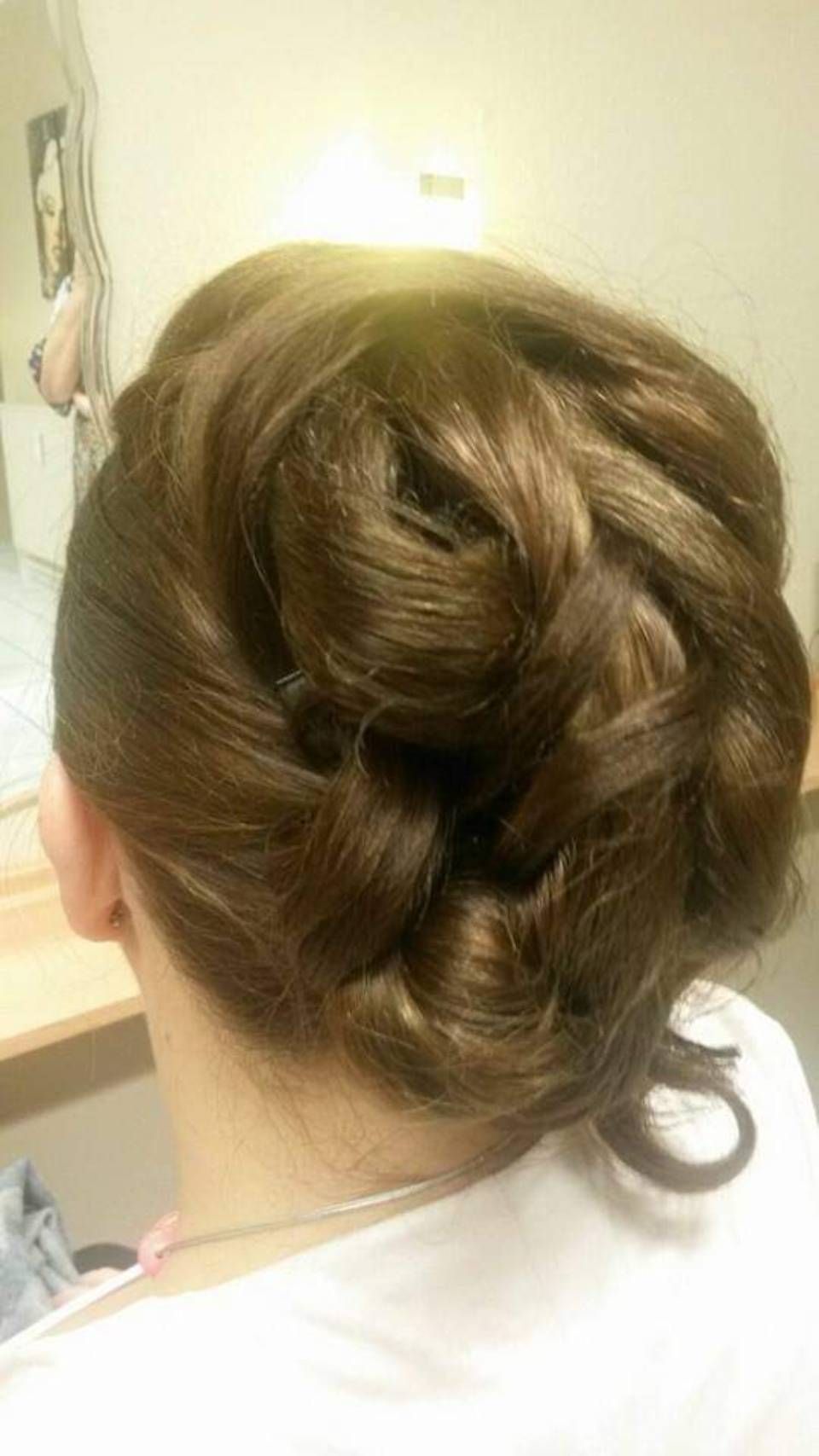 Ma Griffe Friseure Frau mit Brautfrisur