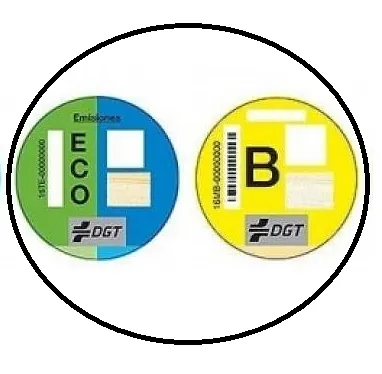 Una pegatina verde y una amarilla están en un círculo sobre un fondo blanco.