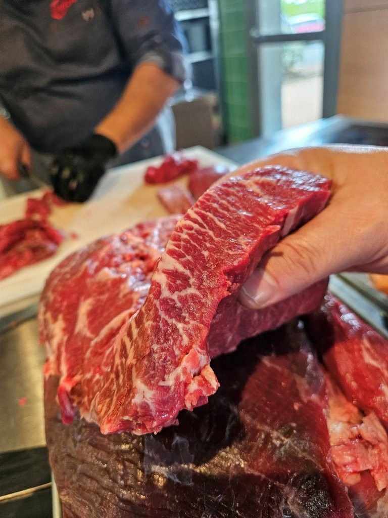 Reise mit Klaus Breinig zum Thema Charoluxe - rund um Charolles (Burgund) - Züchter - Fachhandel - Produktion - Zerlegung 13. - 15.04.26