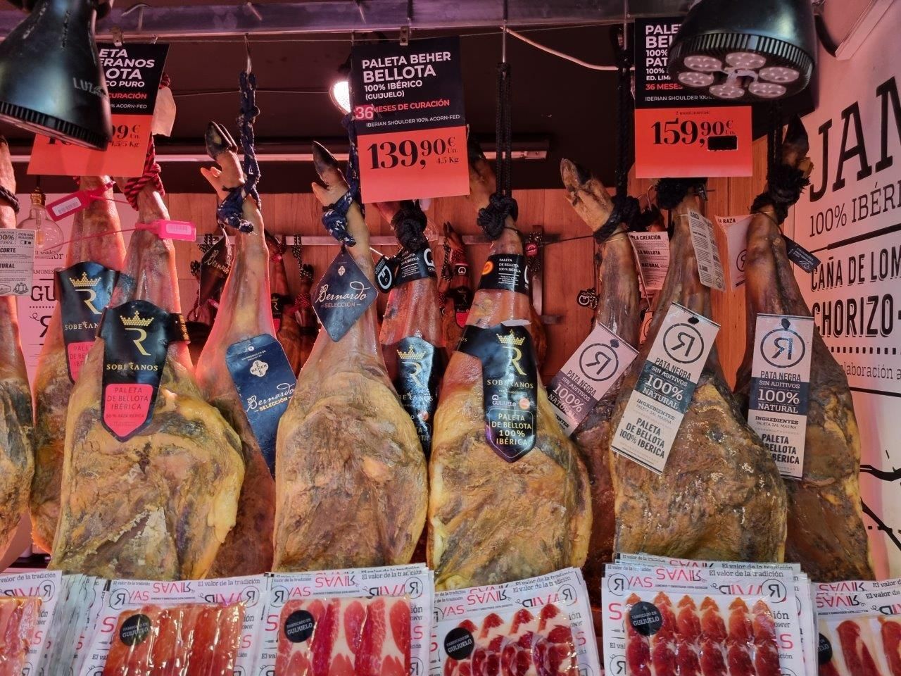 Salamanca Central Market – Schinken und Chorizo Himmel – Salamanca 04.05.23