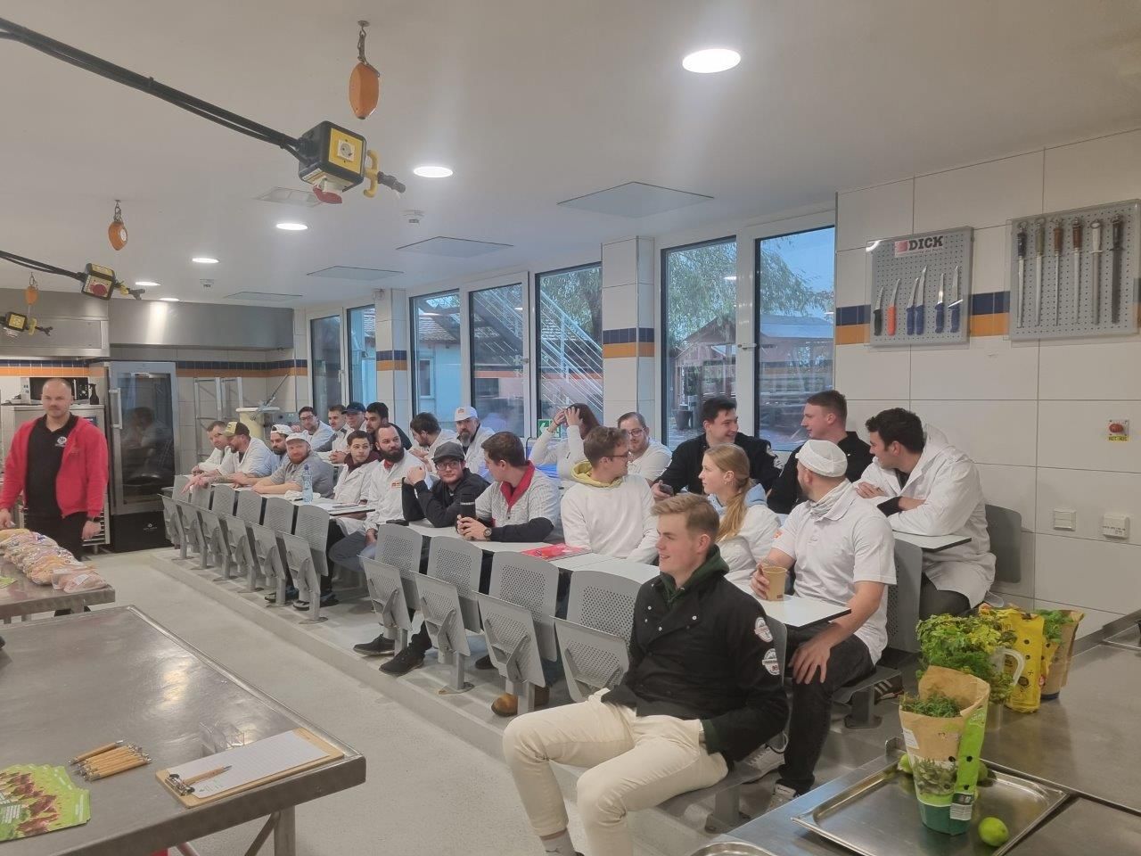 Rouge Geflügel vom feinsten – Fleischermeisterkurs bei Heyne in der HWK –  
Weiterstadt 13.11.23