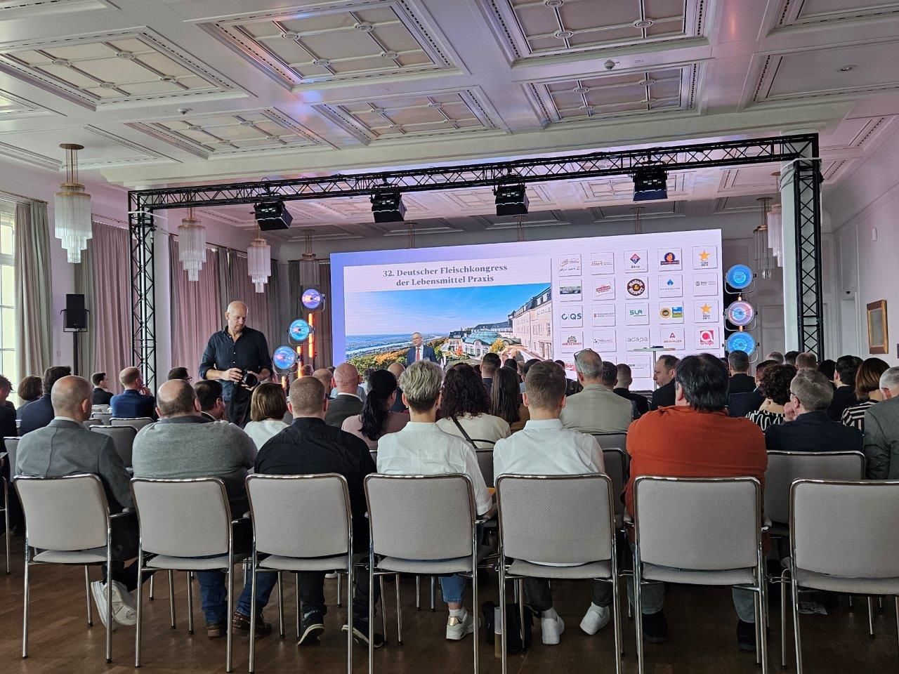 Kongressteilnehmer während einer Präsentation