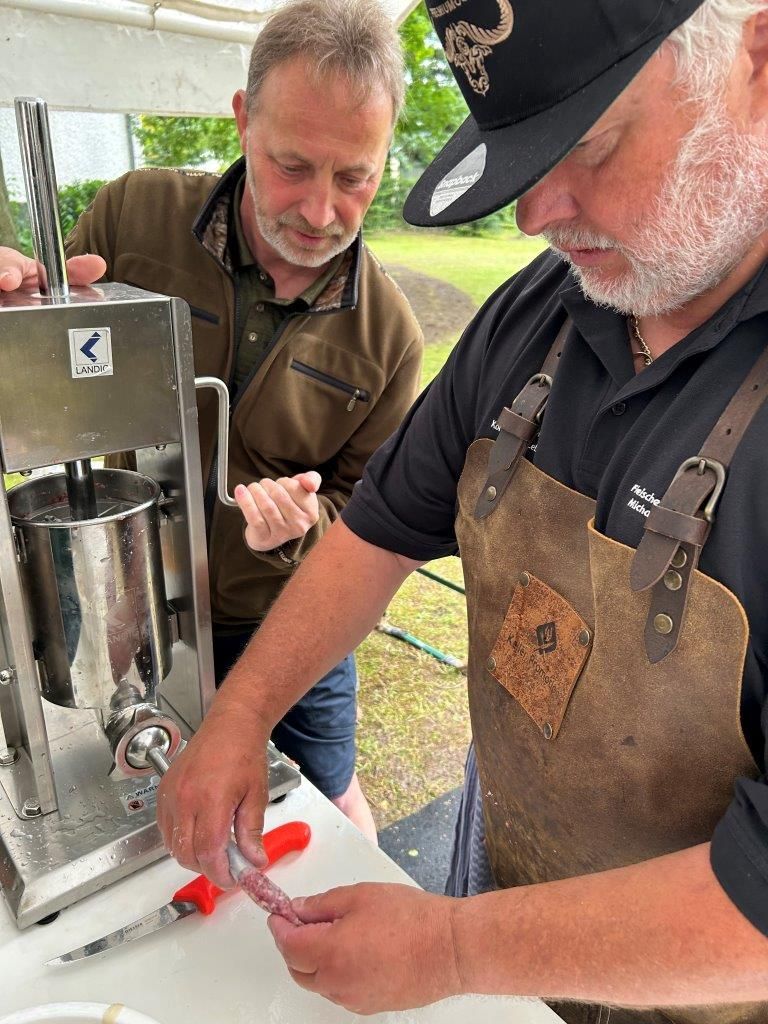 Sommerfest des Hegering Sülztals - Bratwurst und Burgerpatties Produktion - Kath. Pfarrheim Kleineichen - 06.07.24