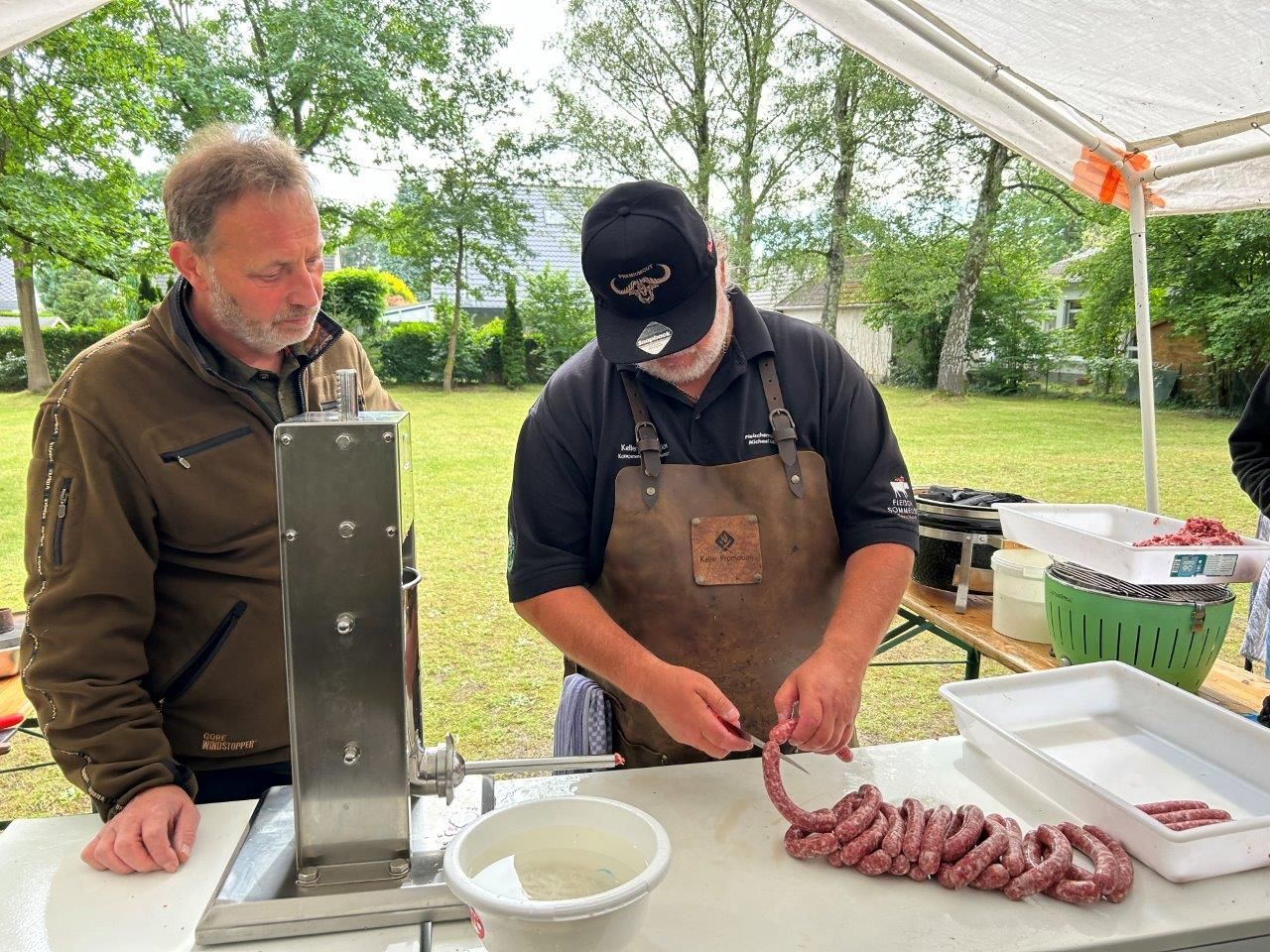 Sommerfest des Hegering Sülztals - Bratwurst und Burgerpatties Produktion - Kath. Pfarrheim Kleineichen - 06.07.24
