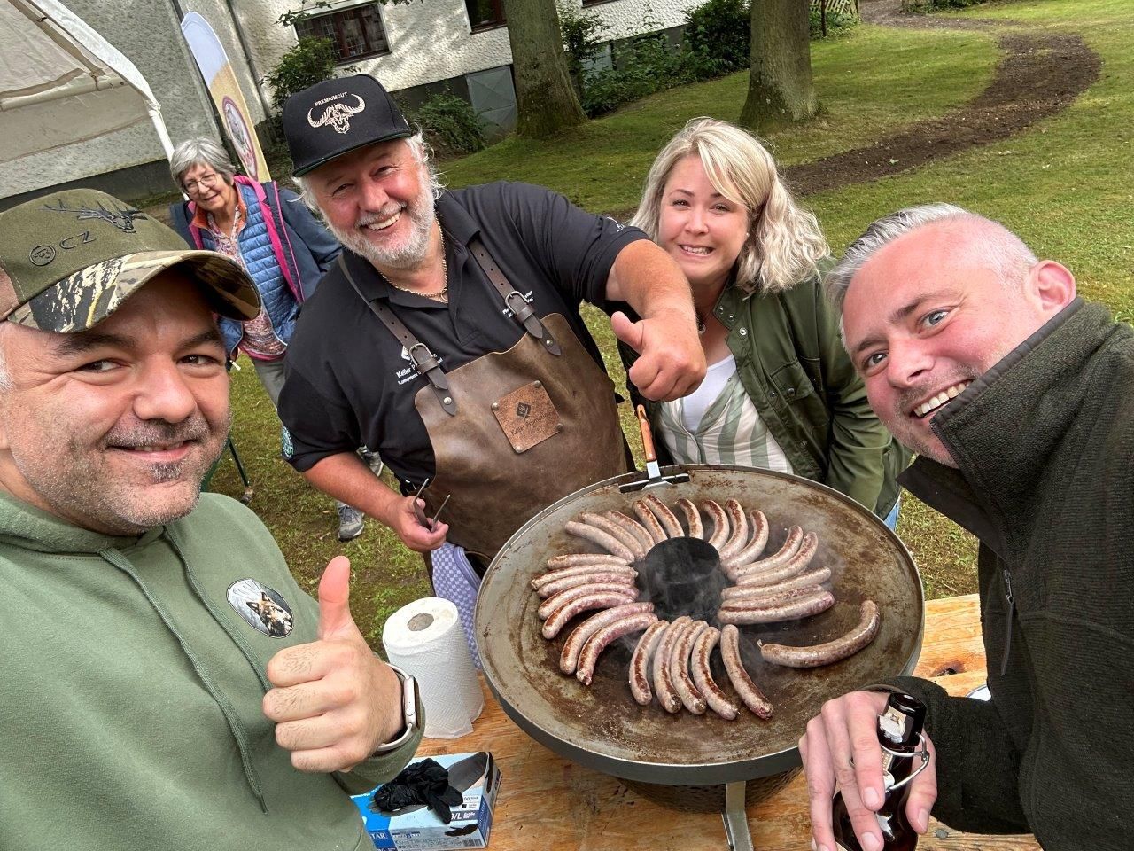 Sommerfest des Hegering Sülztals - Bratwurst und Burgerpatties Produktion - Kath. Pfarrheim Kleineichen - 06.07.24