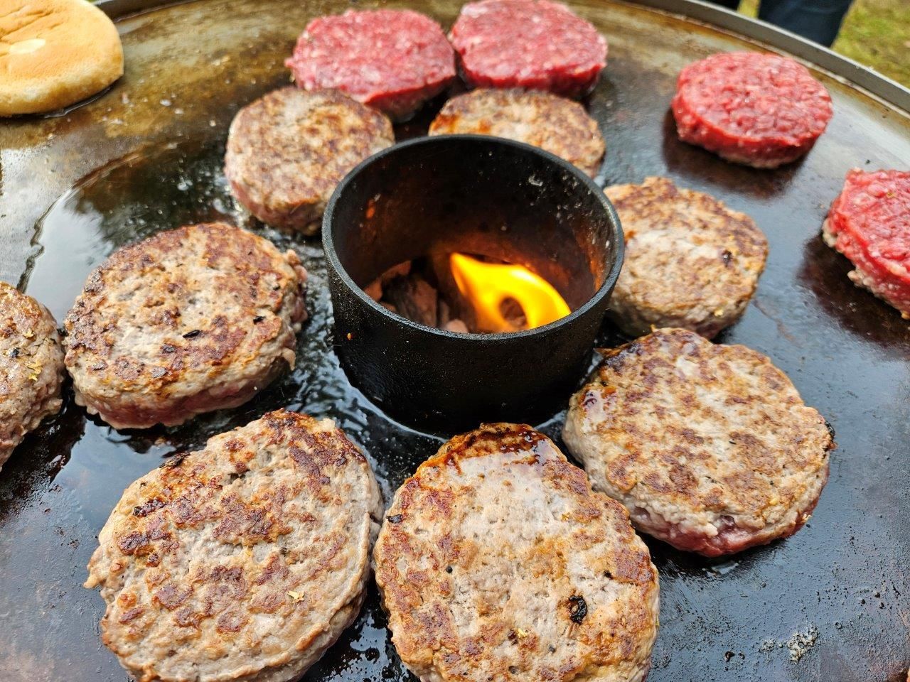 Sommerfest des Hegering Sülztals - Bratwurst und Burgerpatties Produktion - Kath. Pfarrheim Kleineichen - 06.07.24