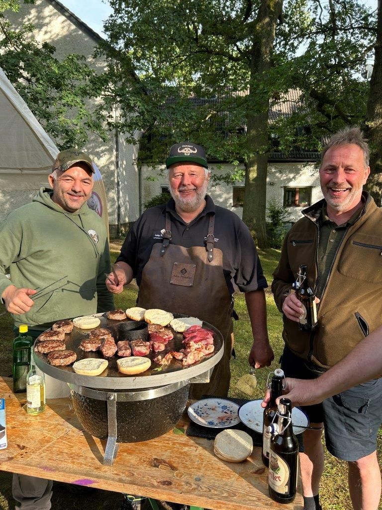 Sommerfest des Hegering Sülztals - Bratwurst und Burgerpatties Produktion - Kath. Pfarrheim Kleineichen - 06.07.24