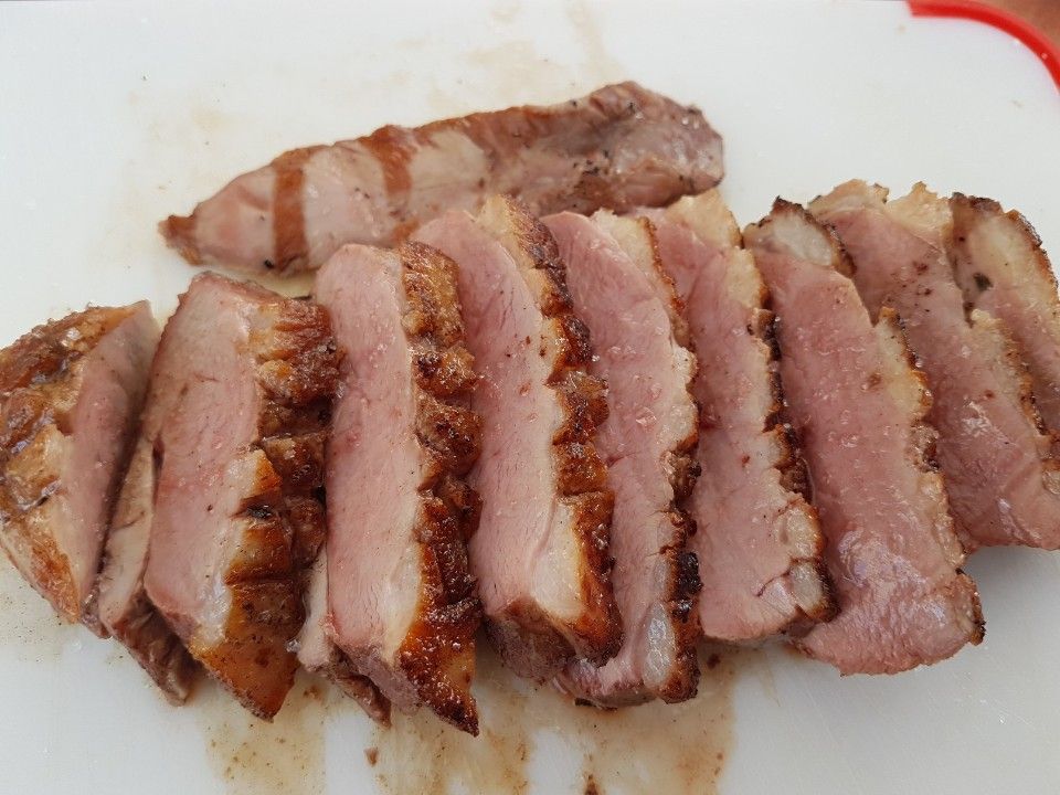 Fleischscheiben auf einem Teller