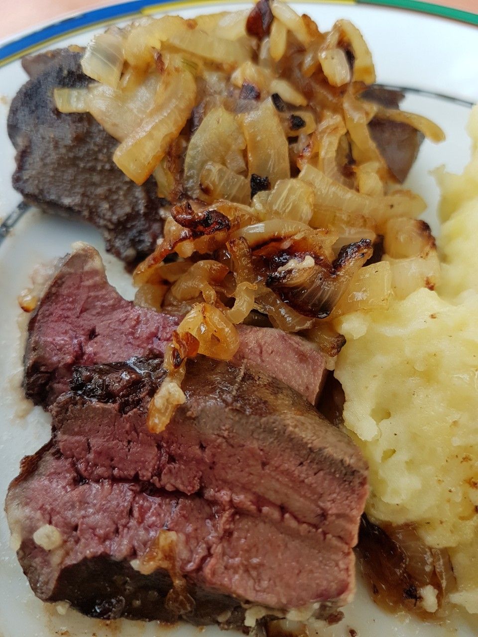 Fleisch mit Beilagen