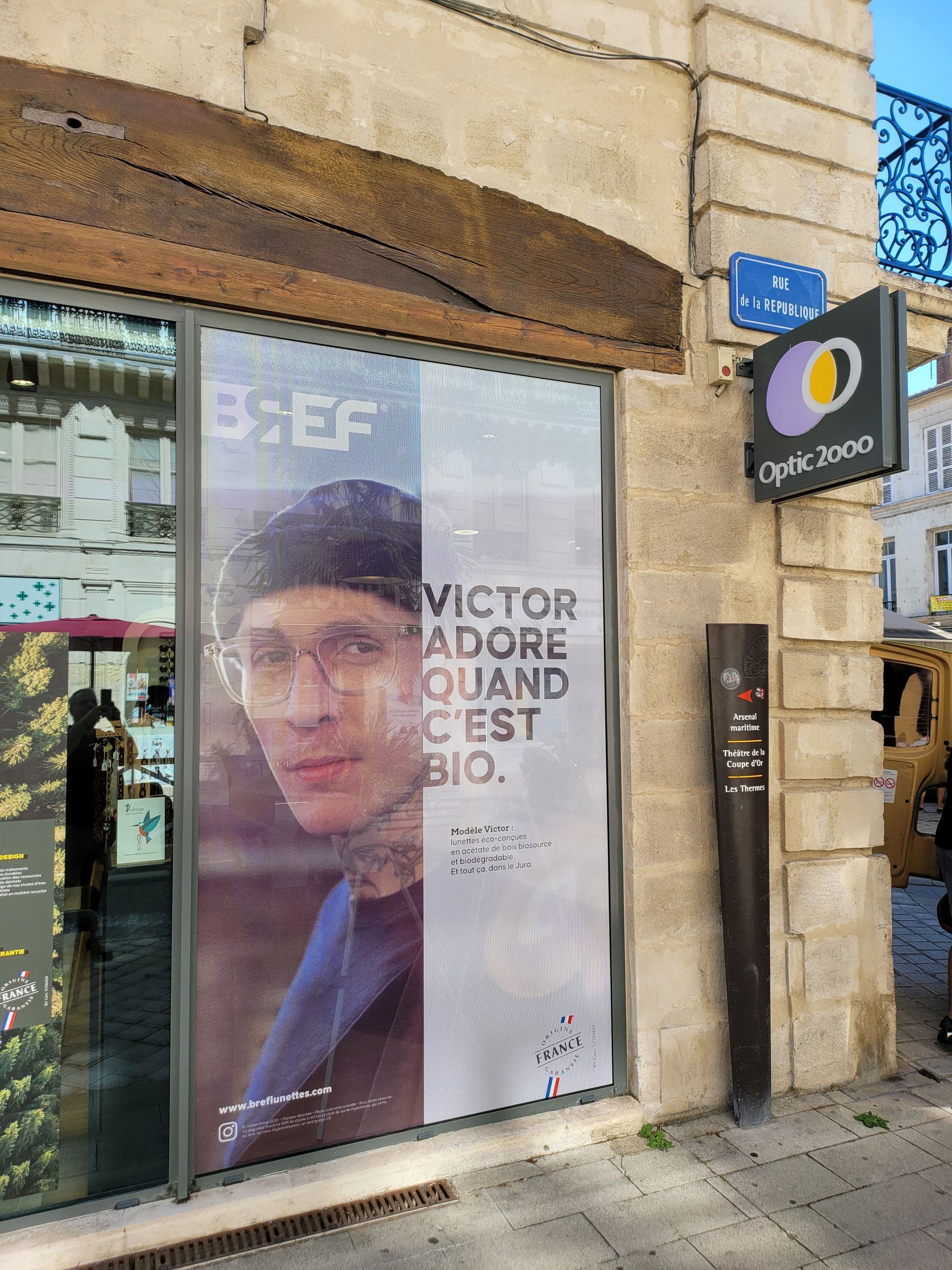 vitrophanie publicitaire